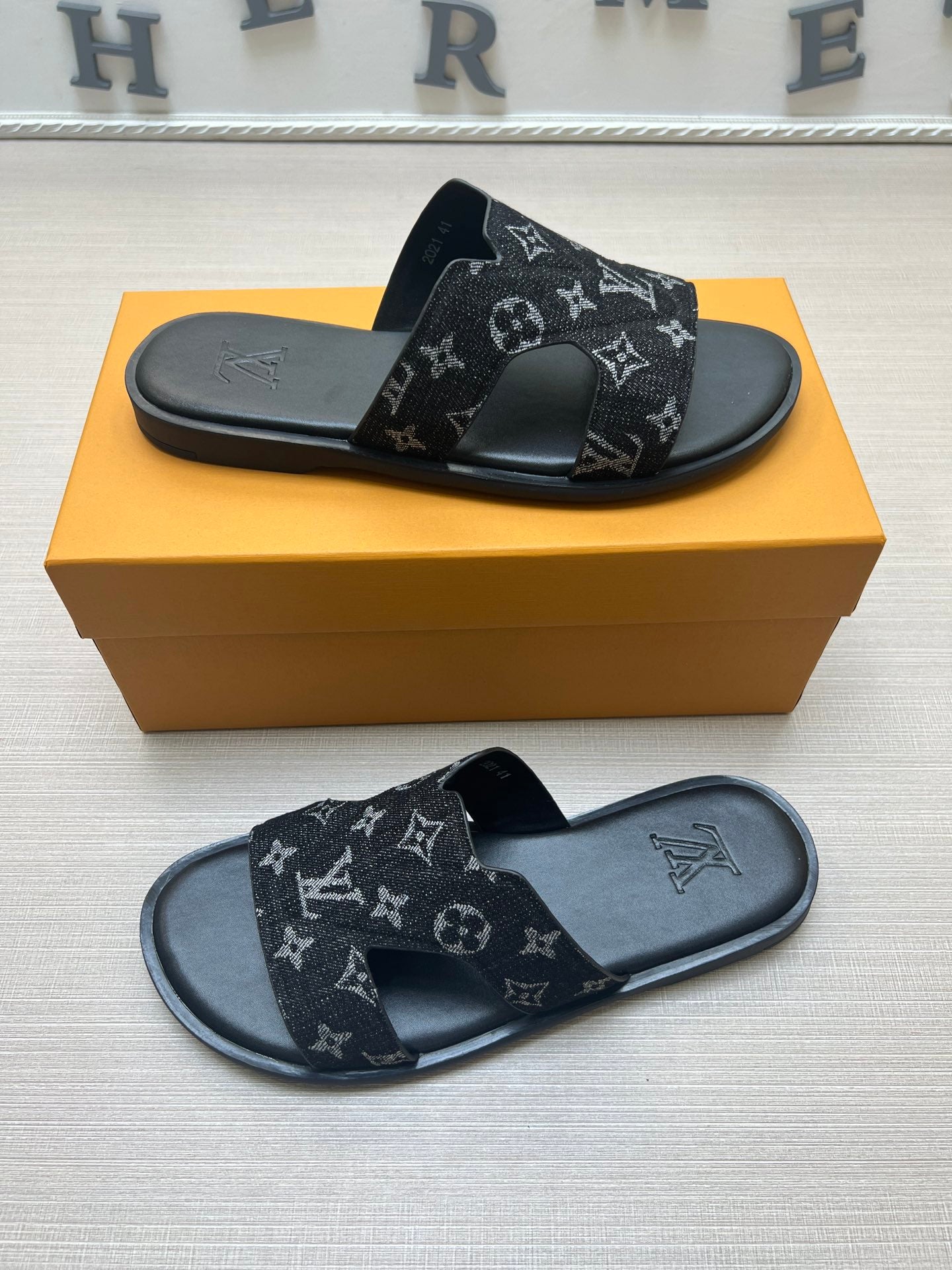 54E22ZDE Stylish slippers