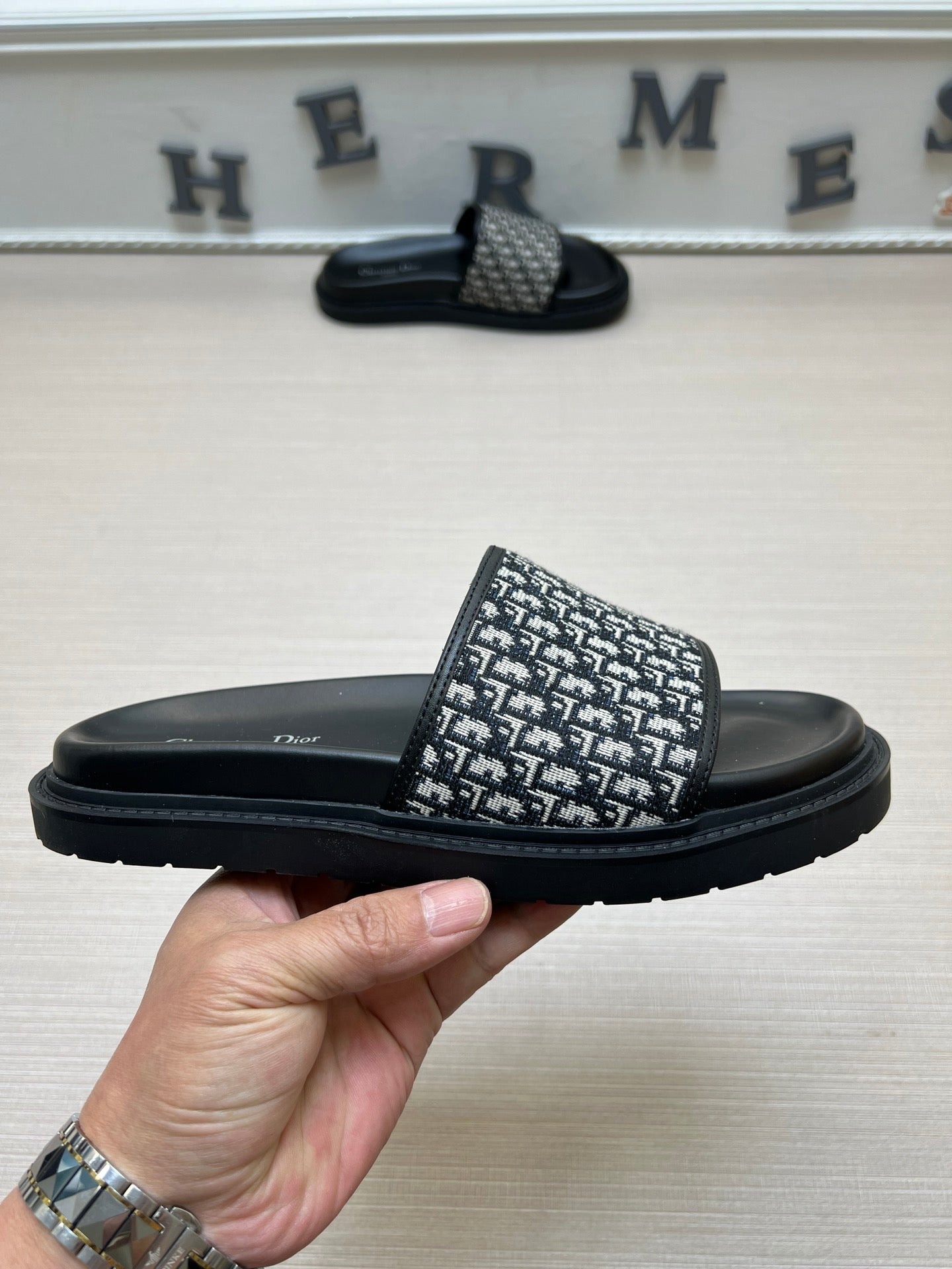 54D114ZDE Stylish slippers