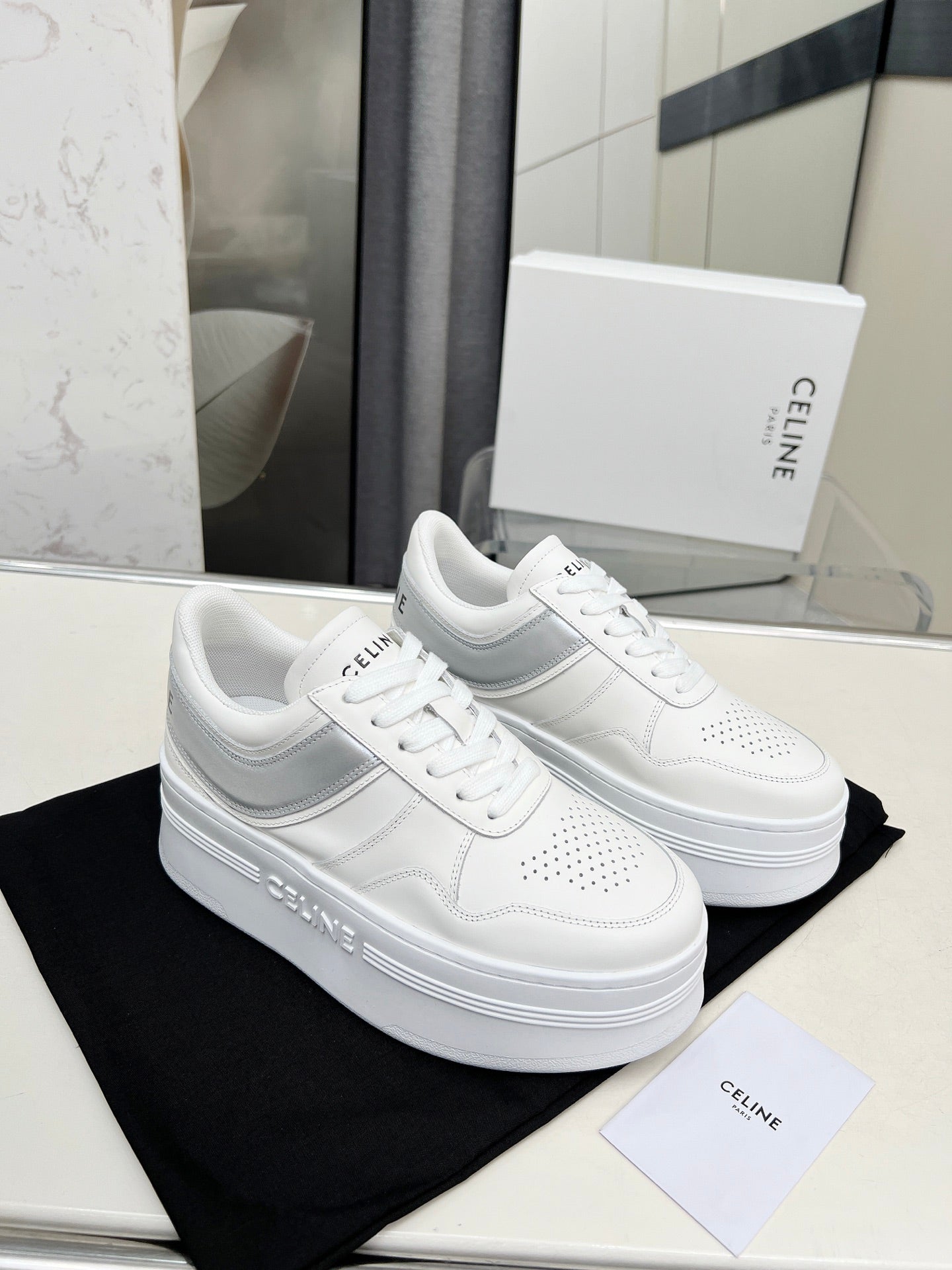255QA50ZDE Stylish leather shoes
