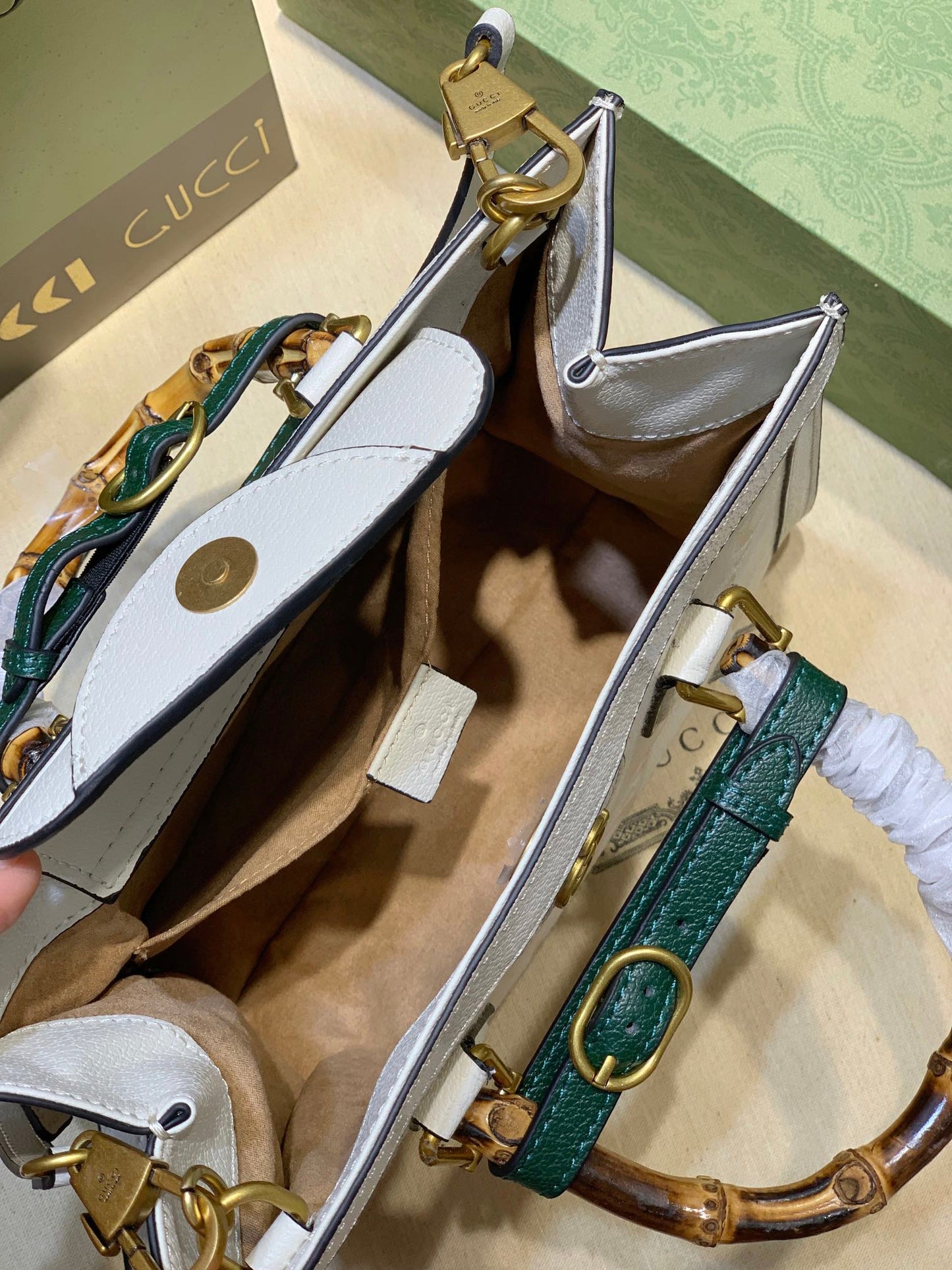 1XB117BDE Stylish leather bag 