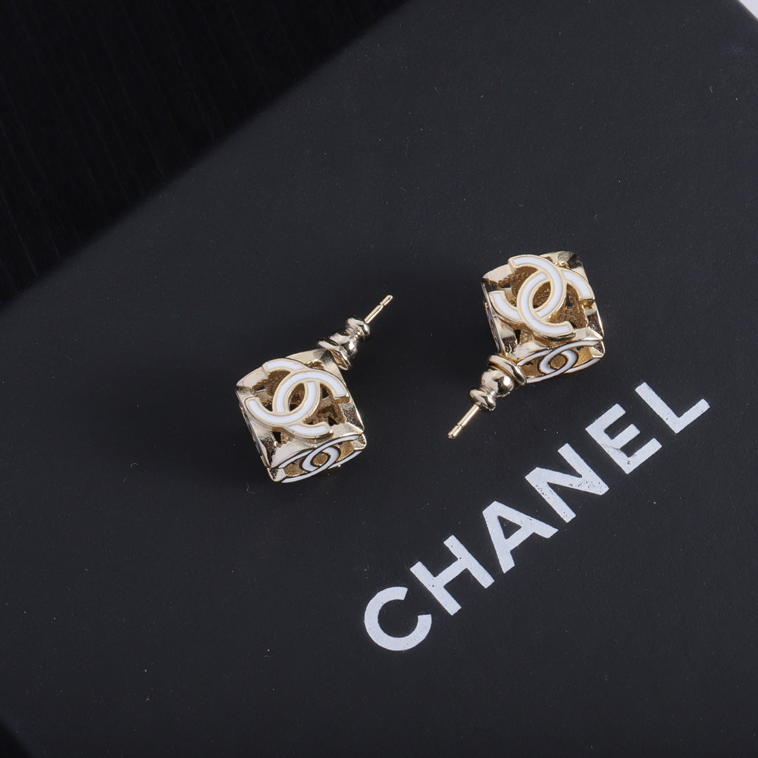 1YC396EDE Stylish Earrings