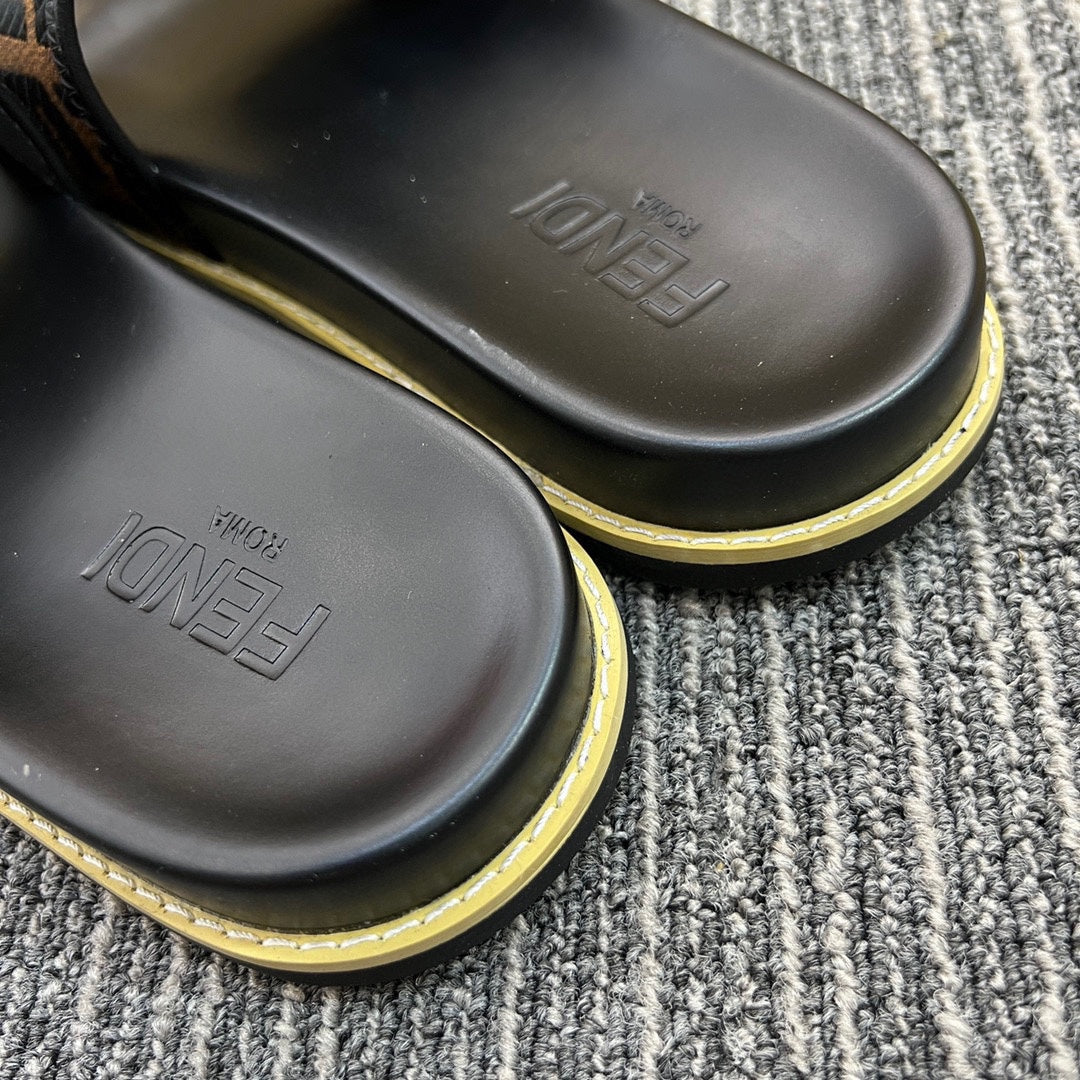5XF105ZDE Stylish Slippers