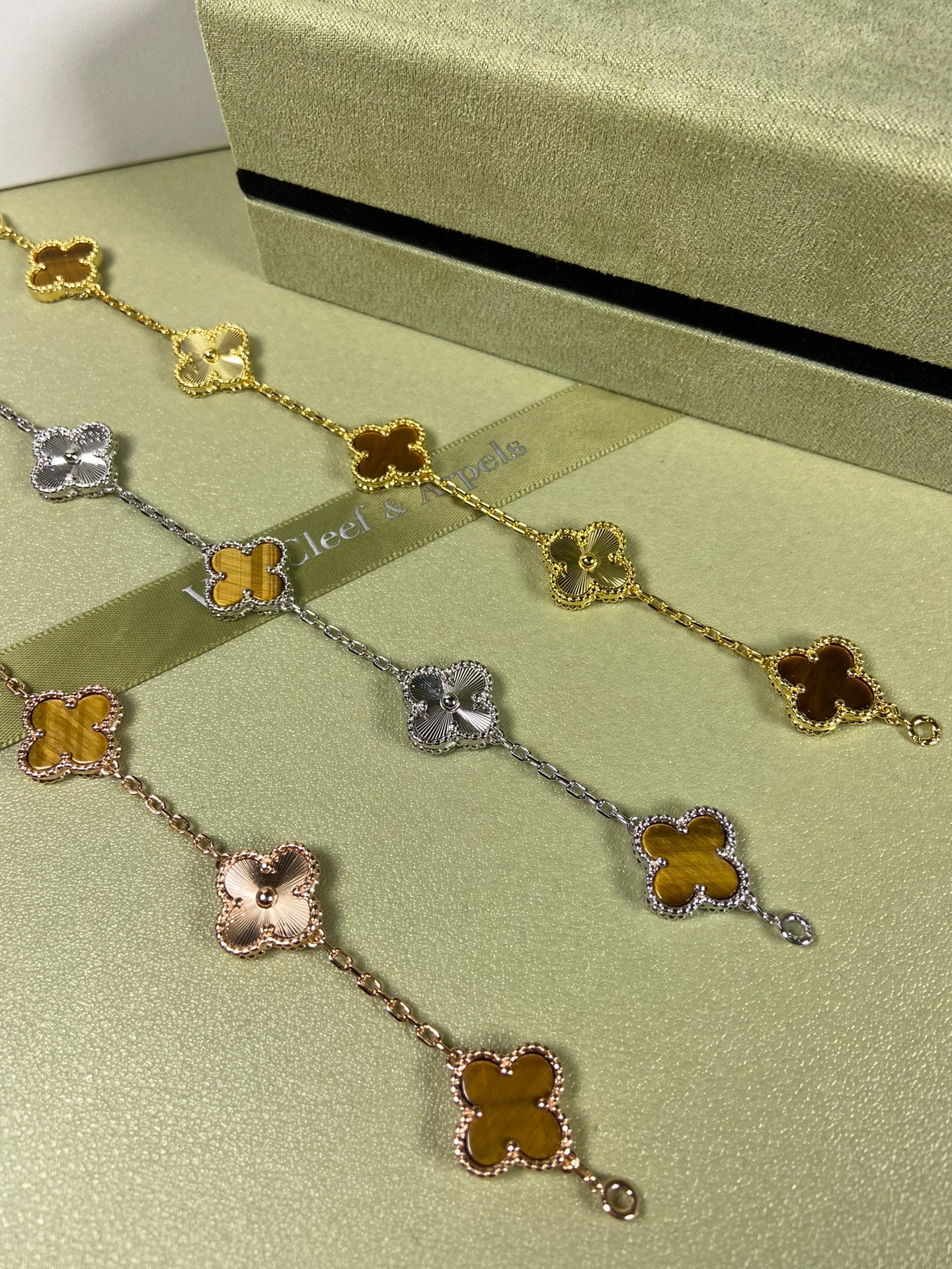 5XVA181KDE Stylish bracelets  5 flowers normal size1.5cm flower