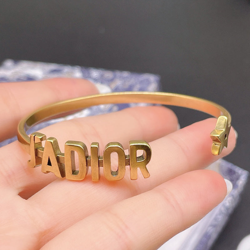 3D402KDE Stylish Bracelets