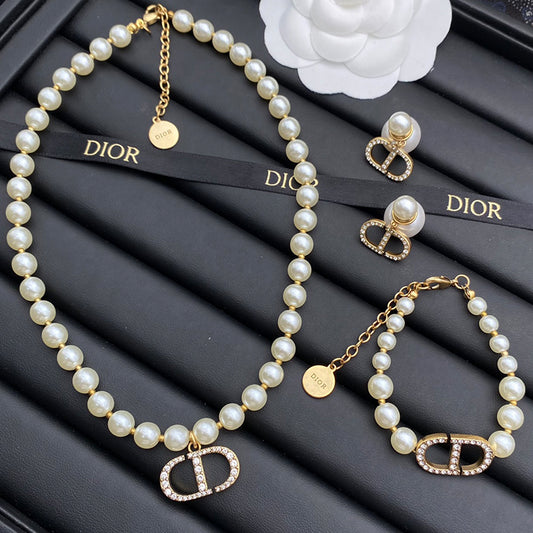 1D166XDE Stylish Earrings