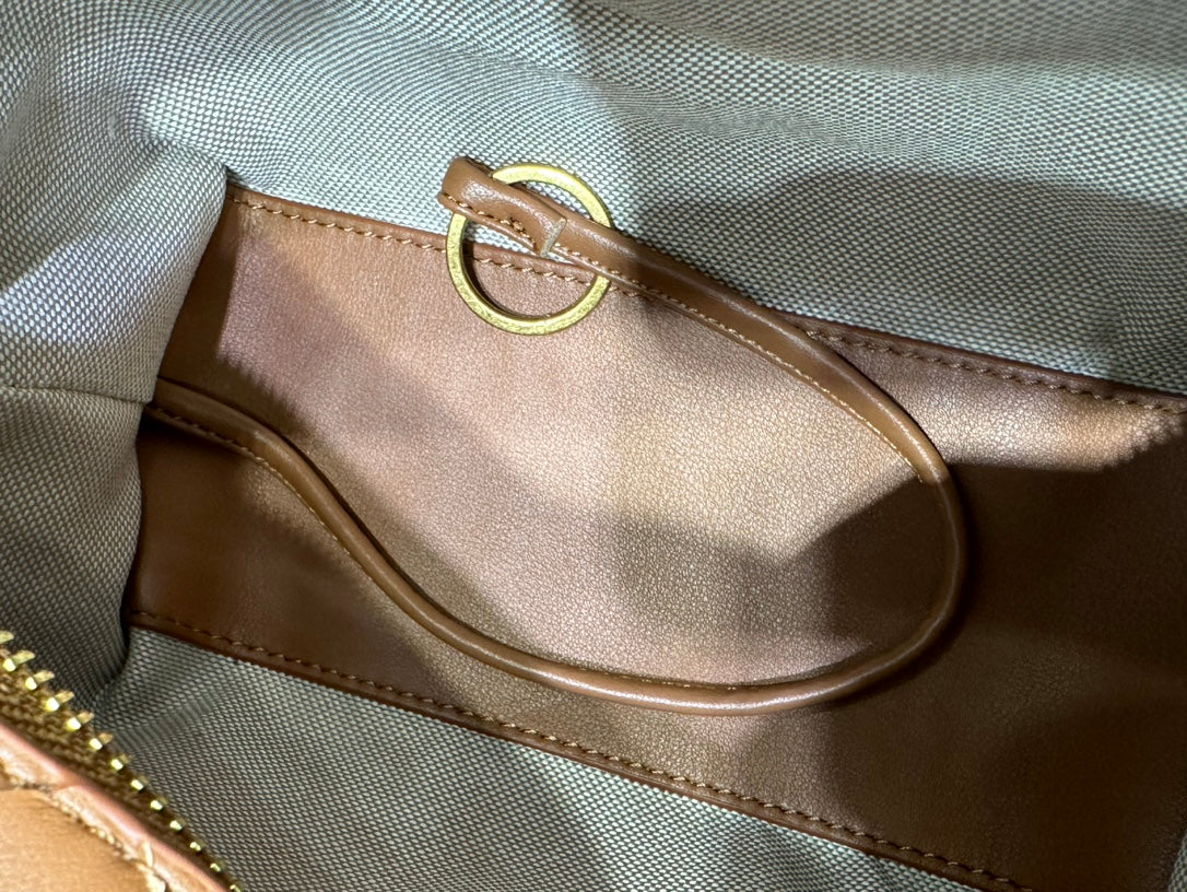 1XA84BDE Stylish leather bag