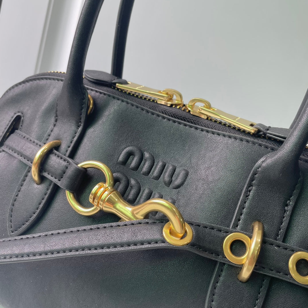 15RA40BDE Stylish leather bag