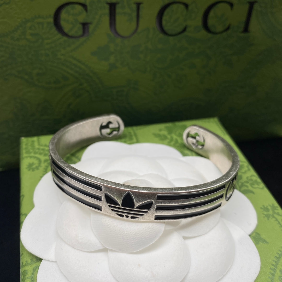 1B250KDE Stylish Bracelets