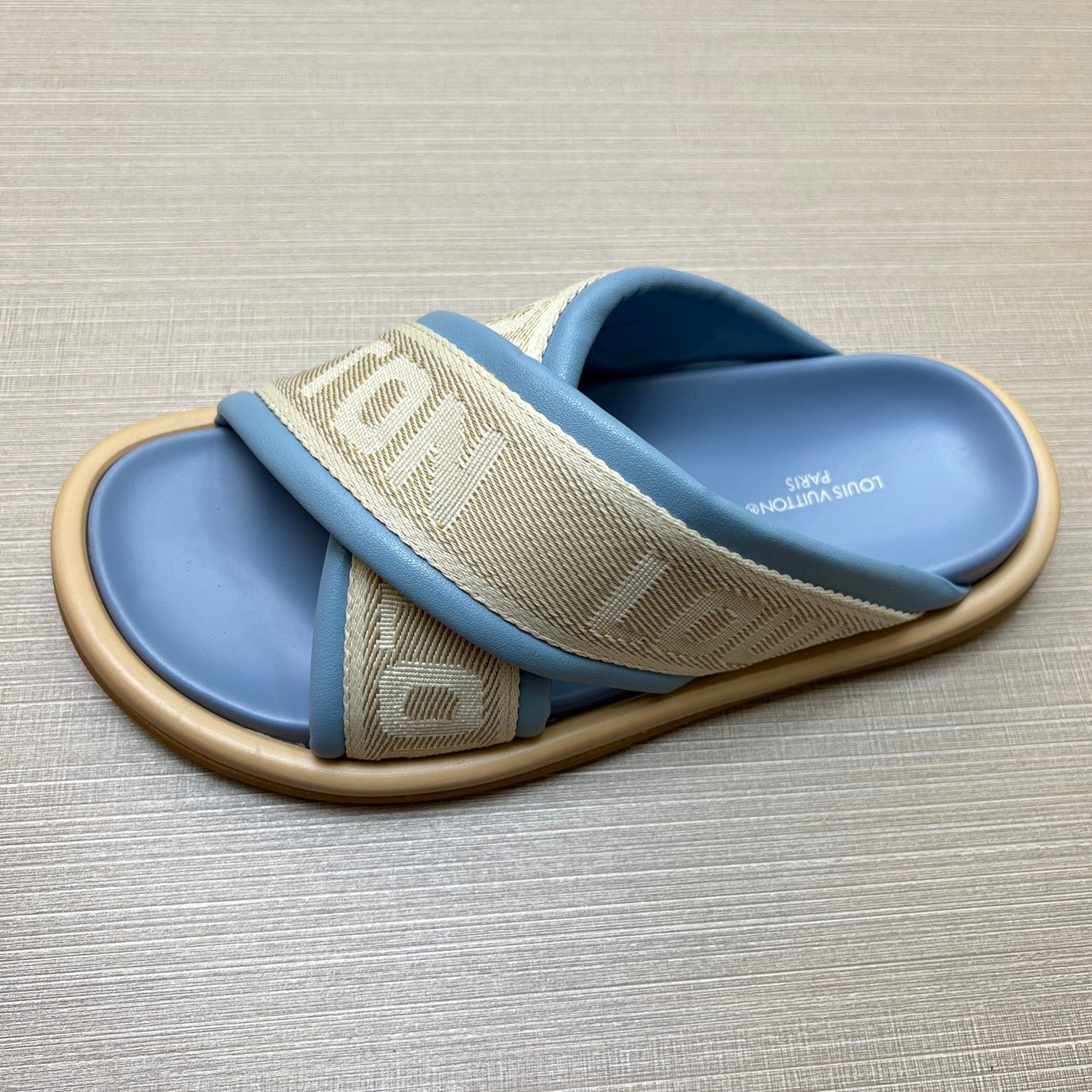 535ZE270ZDE Stylish Slippers