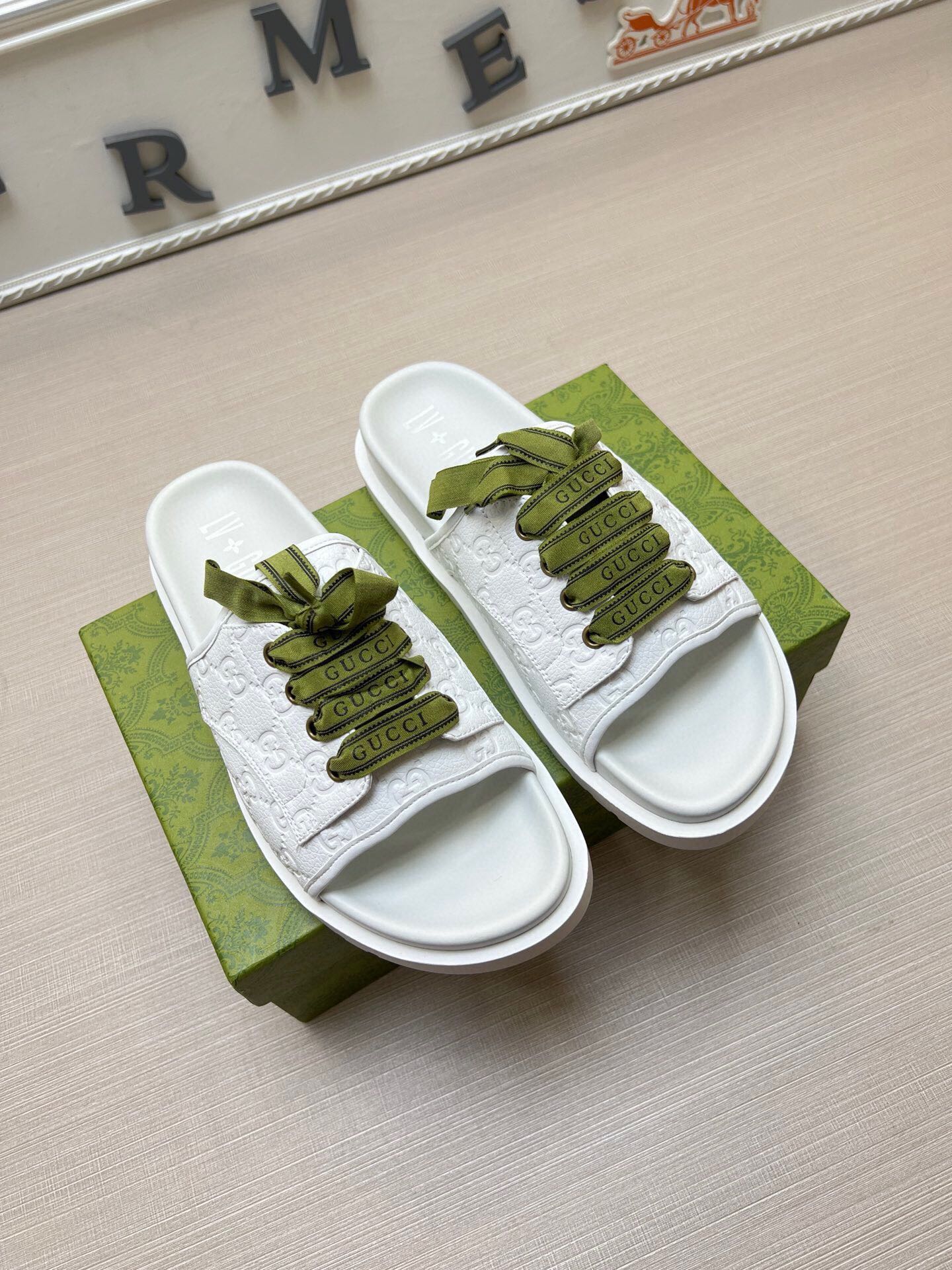 54B16ZDE Stylish slippers