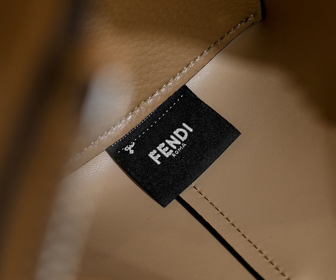 1WF109BDE Stylish leather bag