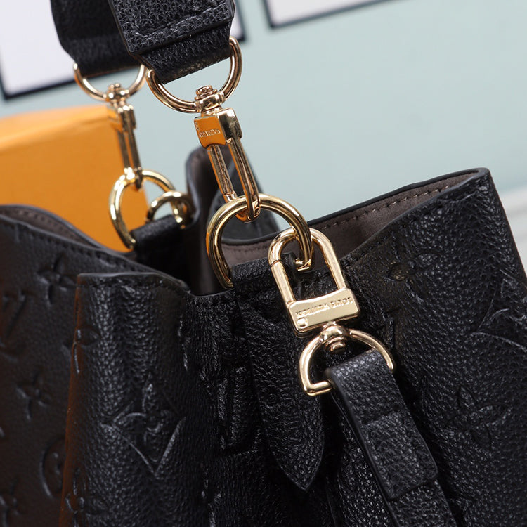 1E81BDE Stylish leather bag 