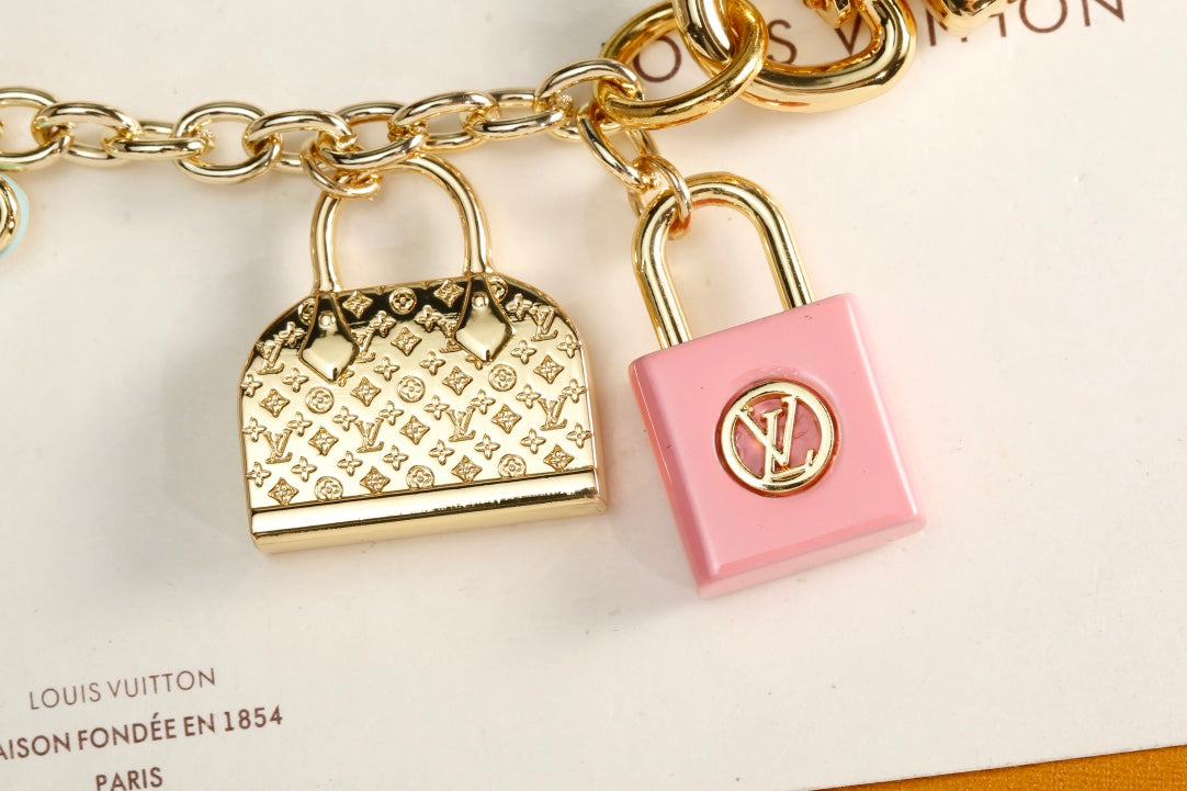 14E2ADE Stylish key closure