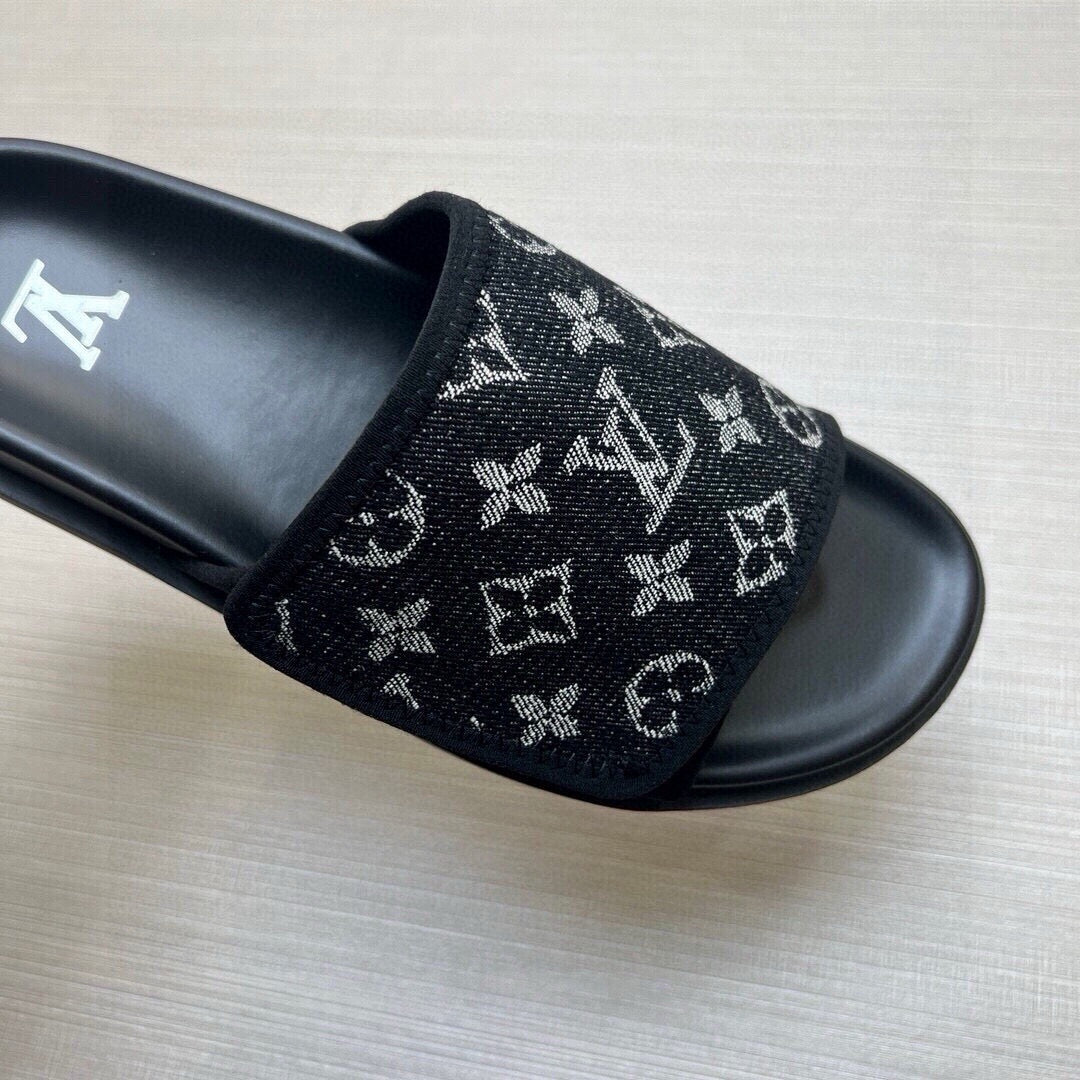 5QE2ZDE Stylish Slippers