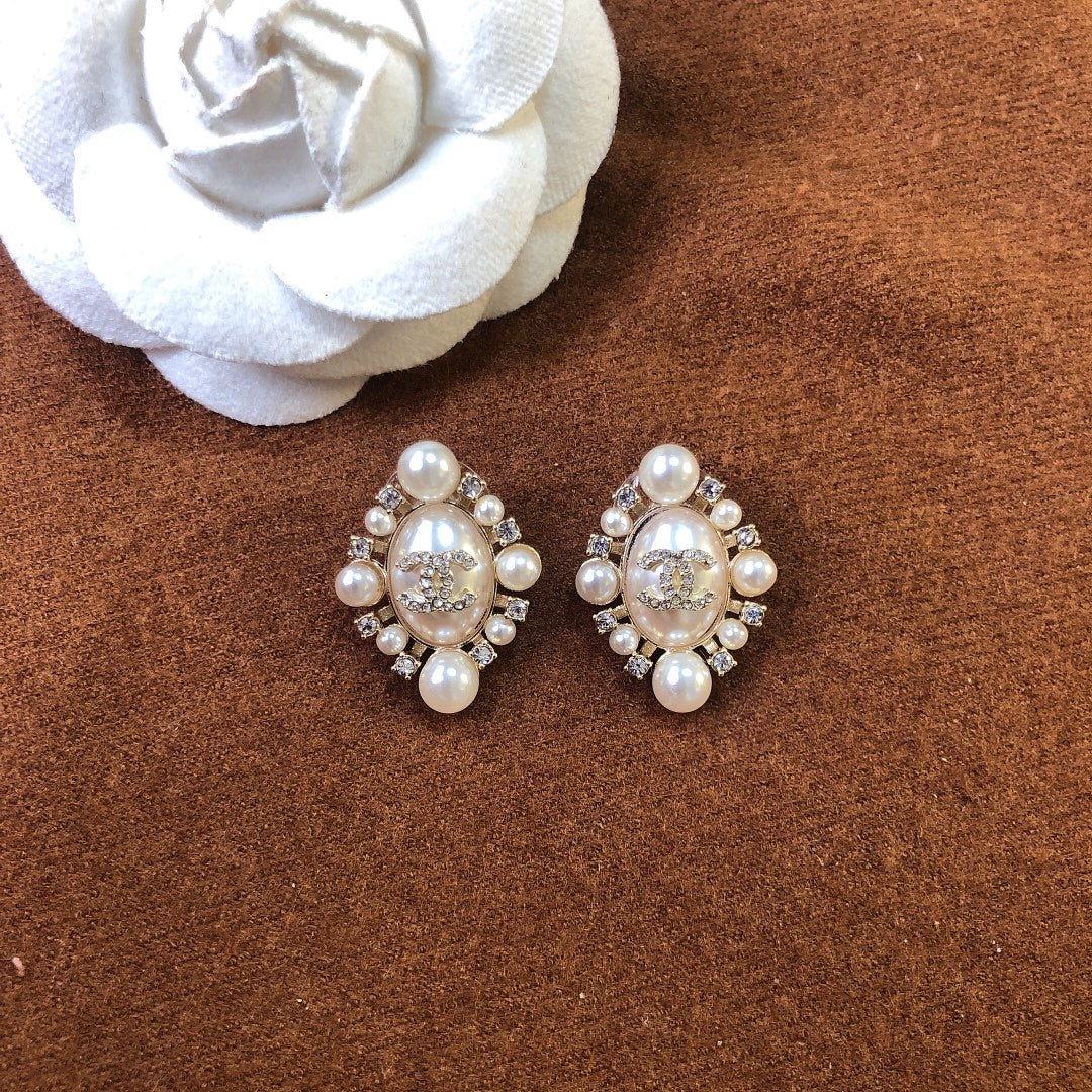 14C81EDE Stylish Earrings