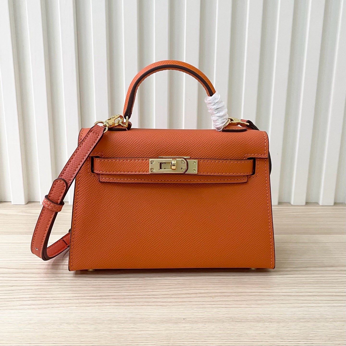 2WH26BDE Stylish leather bag