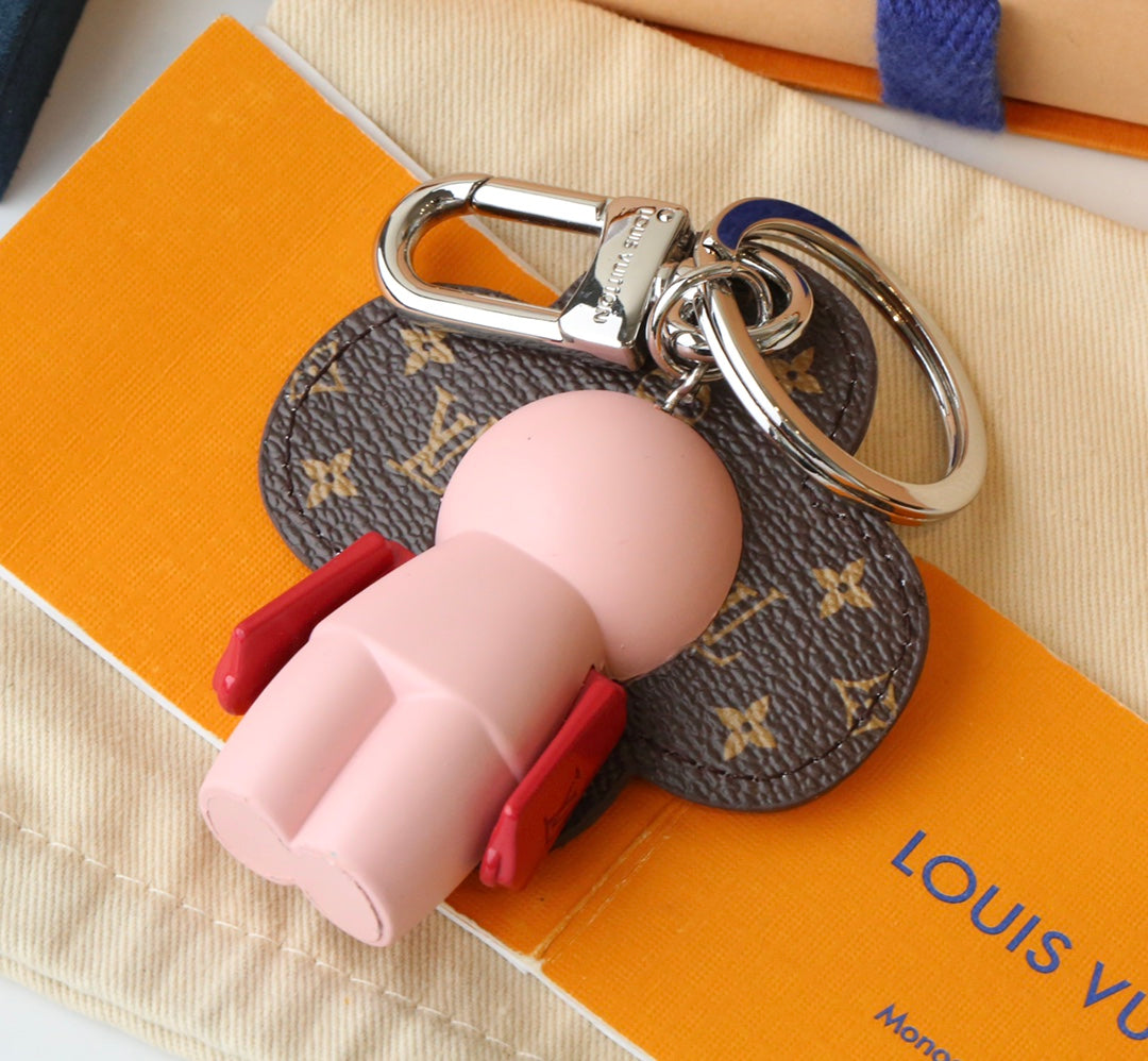 14E67ADE Stylish key closure