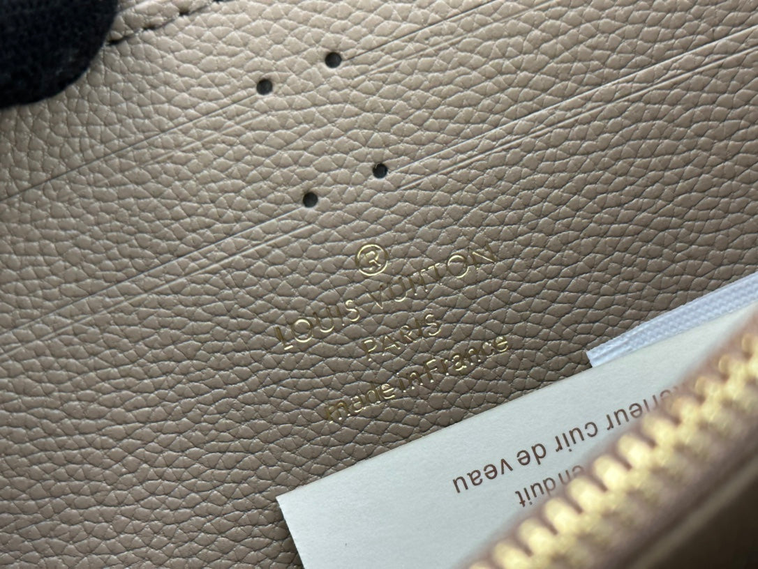 15RE79BDE Stylish leather bag