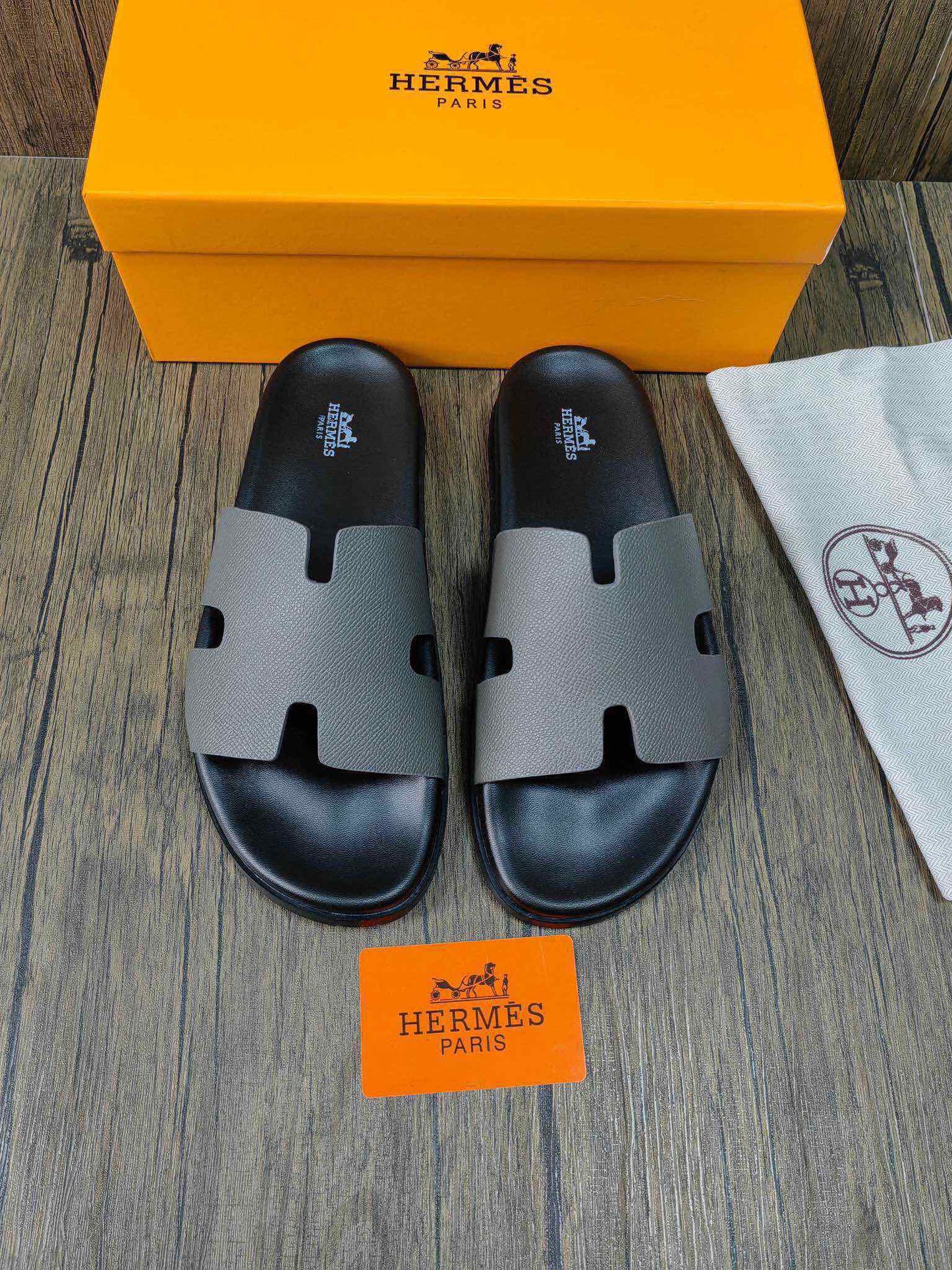5YH60ZDE Stylish Slippers