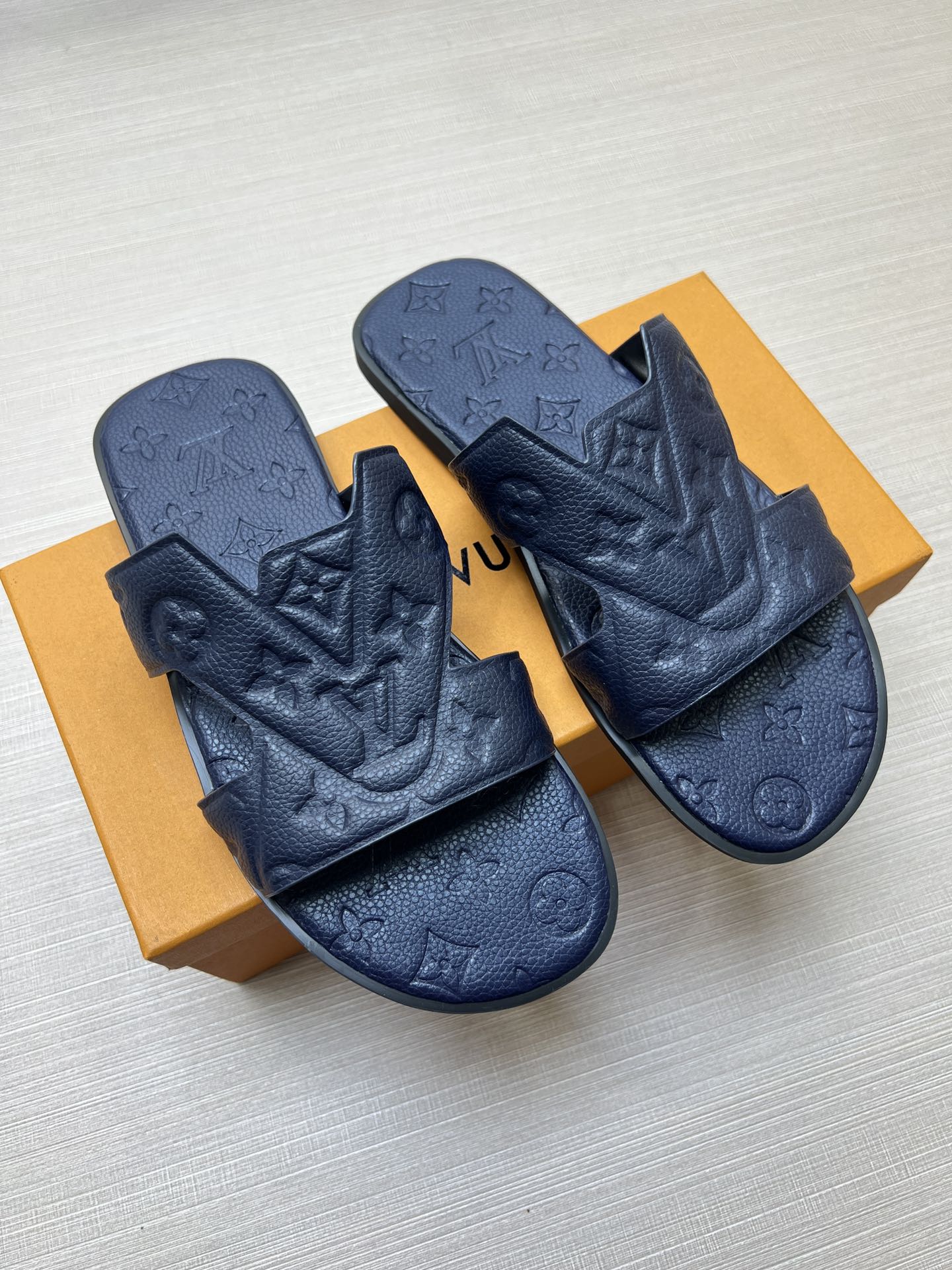54E34ZDE Stylish slippers