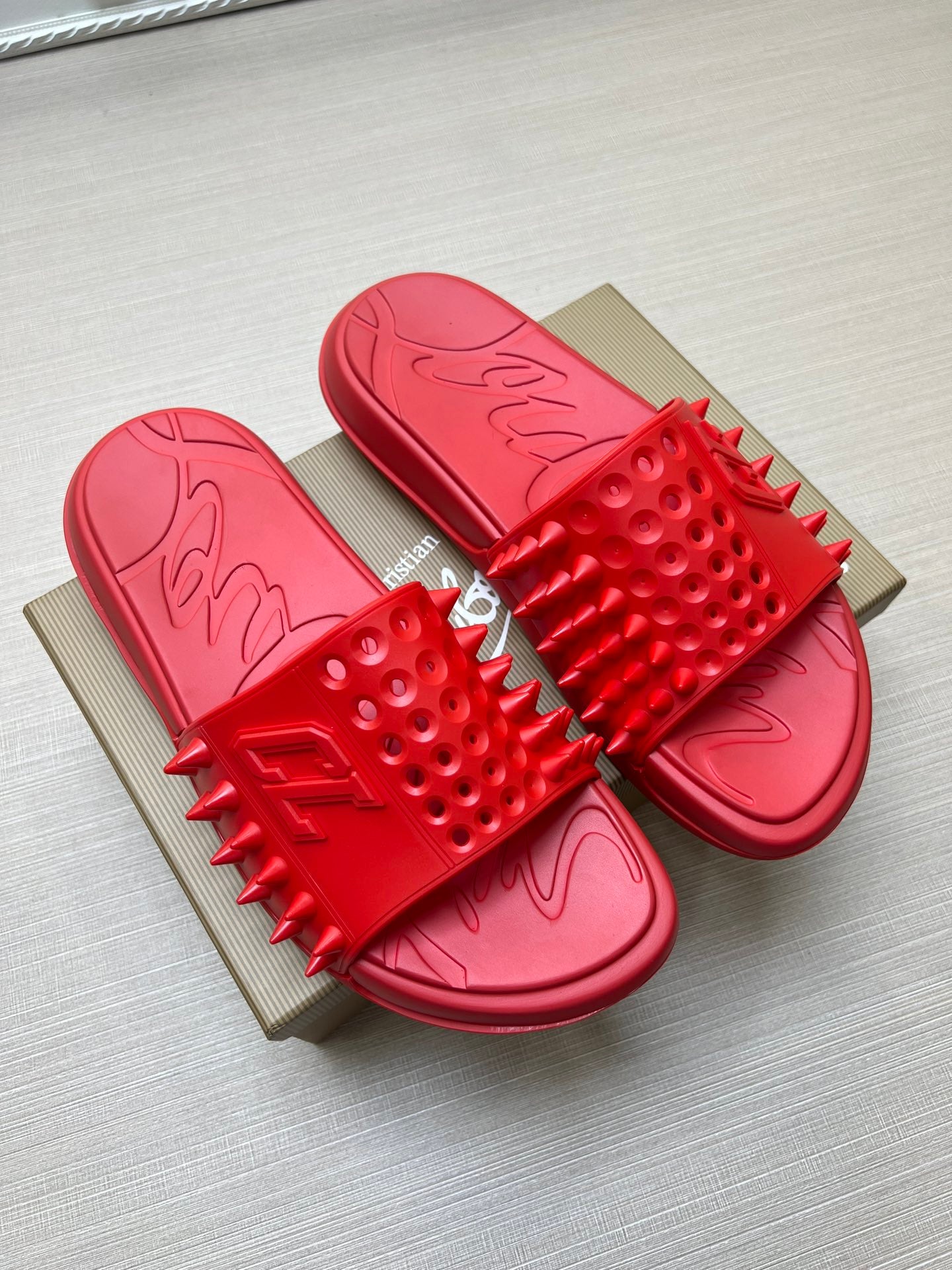 54A18ZDE Stylish slippers