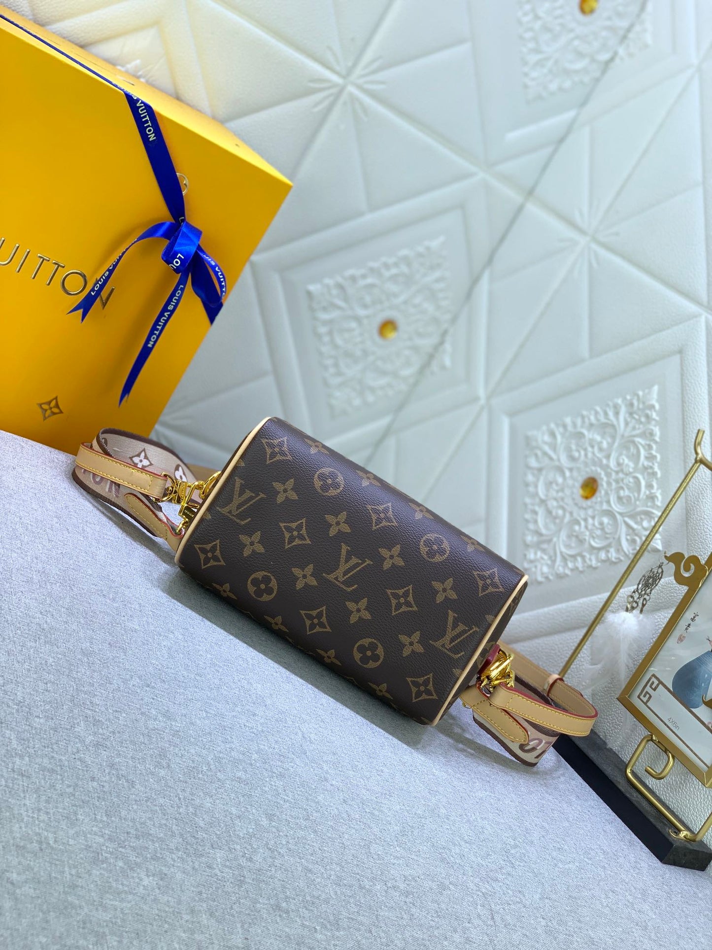 2XE44BDE Stylish leather bag 