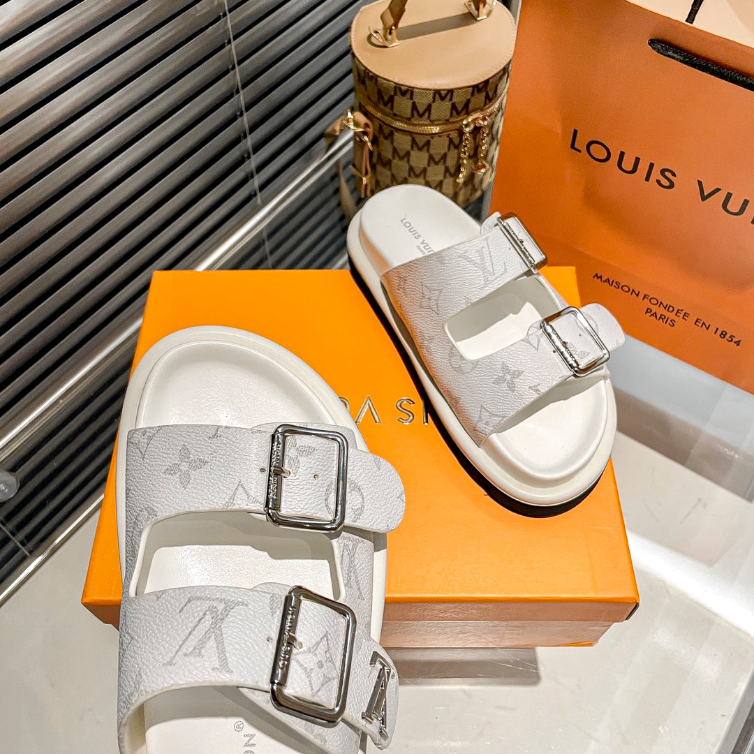 14E194ZDE Stylish Slippers