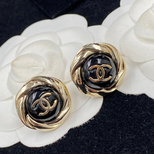 15QC11EDE Stylish Earrings