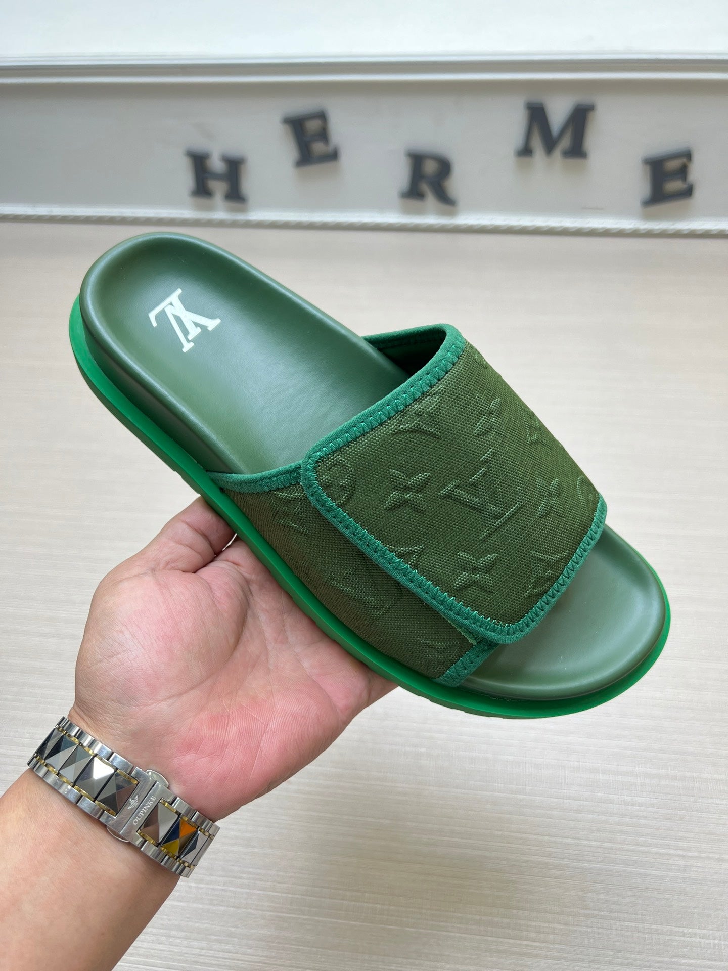 54E14ZDE Stylish slippers