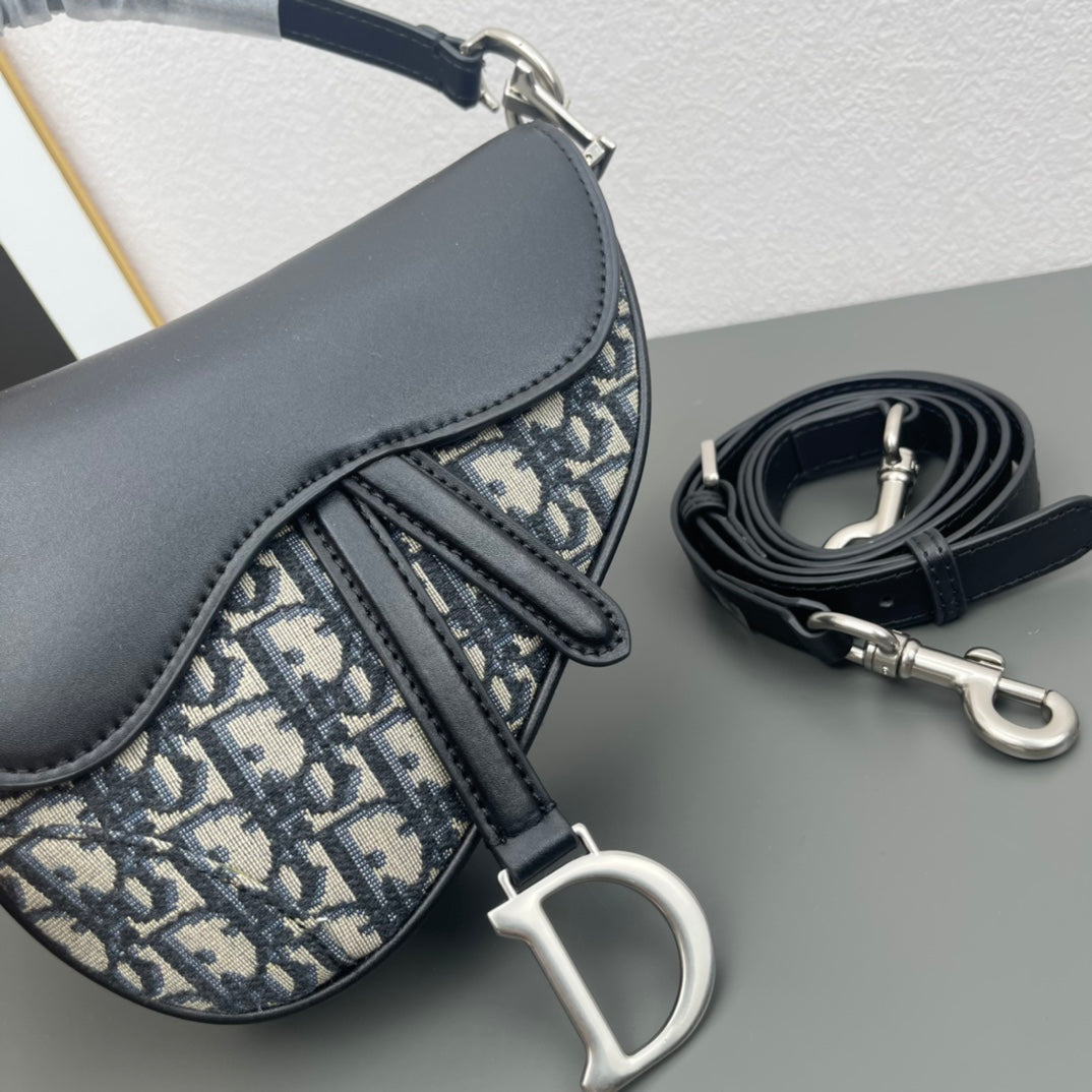 1WD90BDE Stylish leather bag