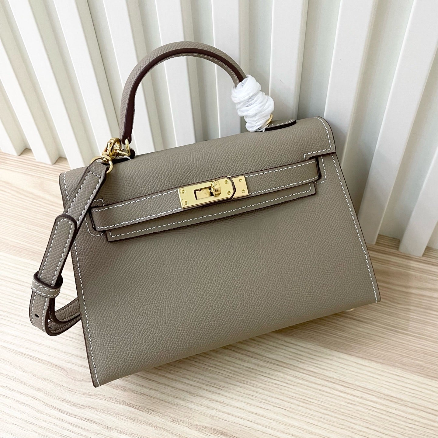 2WH26BDE Stylish leather bag
