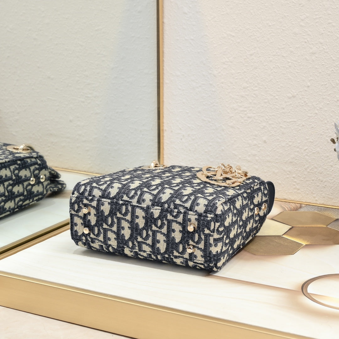 1XD439BDE Stylish embroidery bag