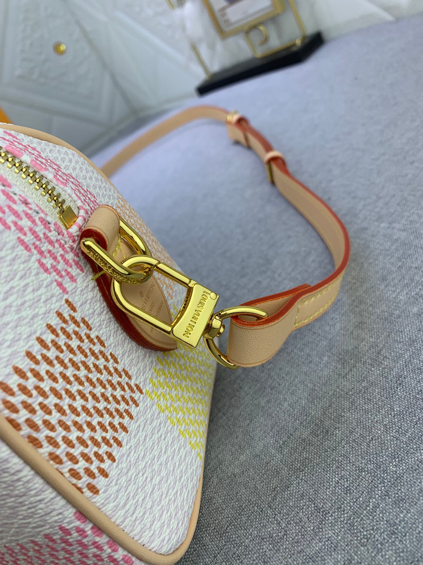 2XE334BDE Stylish leather bag 