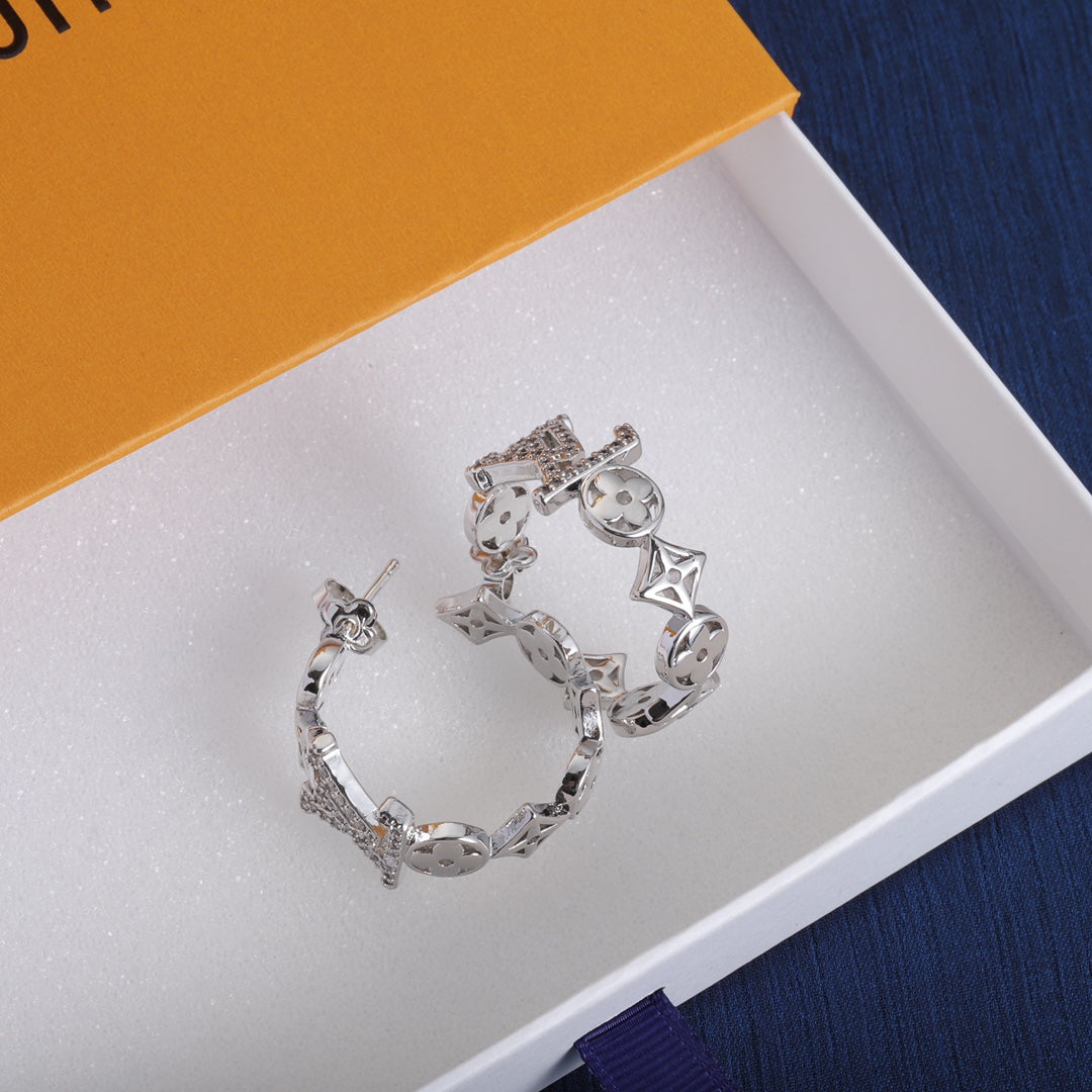 14E244EDE Stylish Earrings