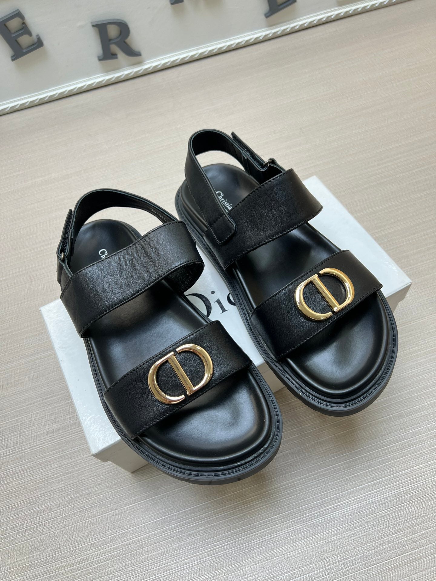 54D115ZDE Stylish slippers