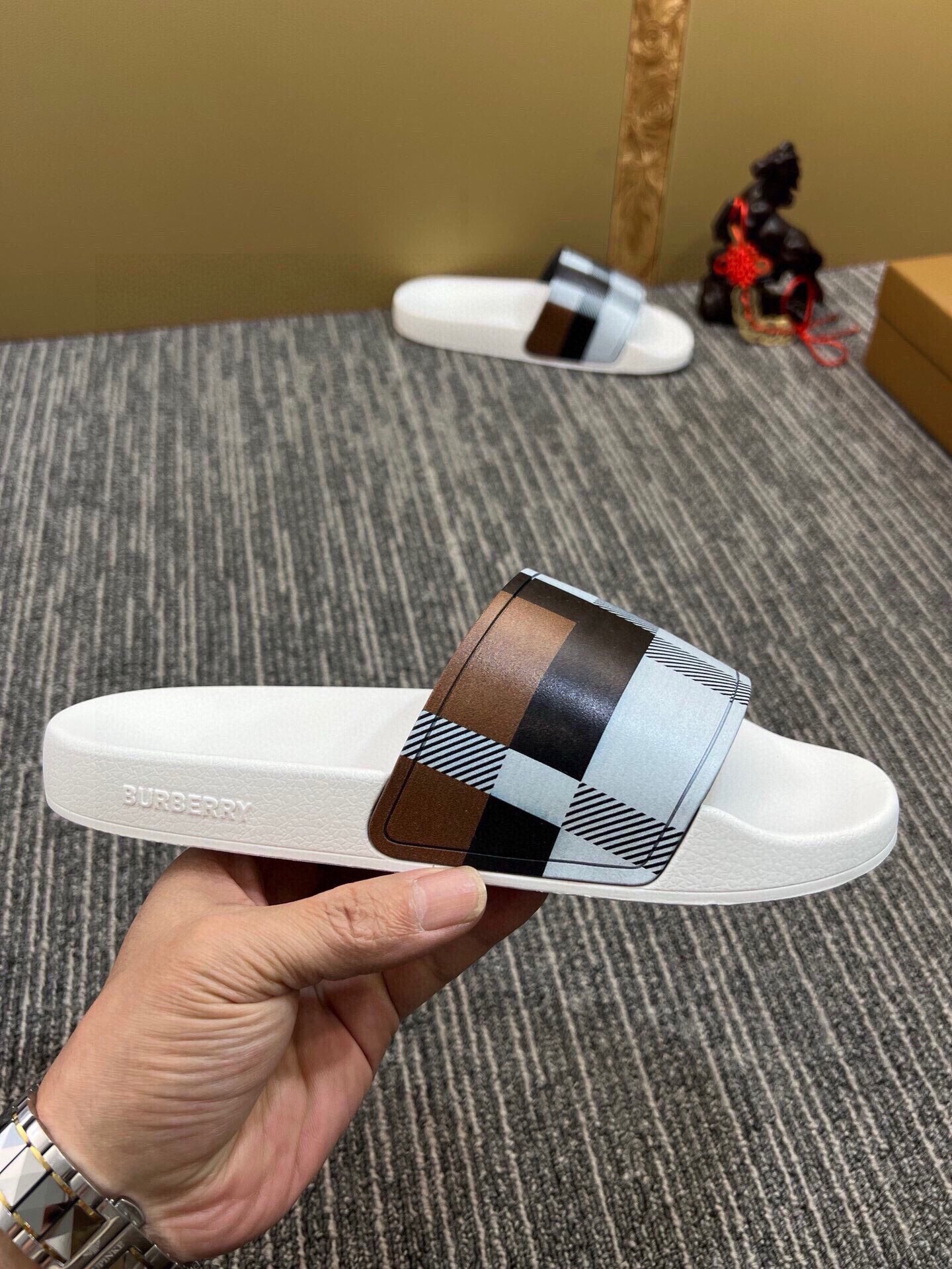 535ZR262ZDE Stylish Slippers