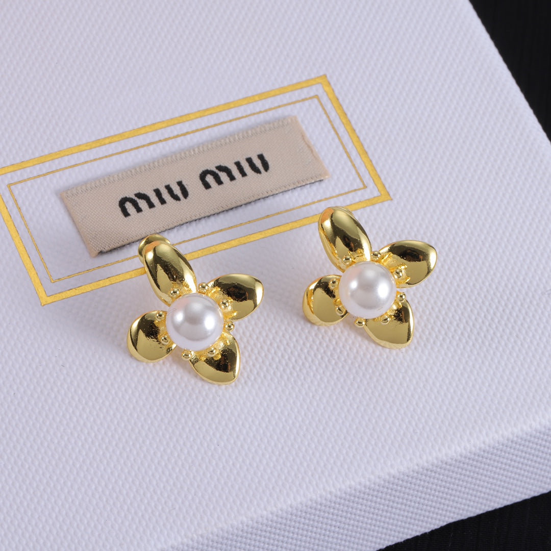 14A526EDE Stylish Earrings