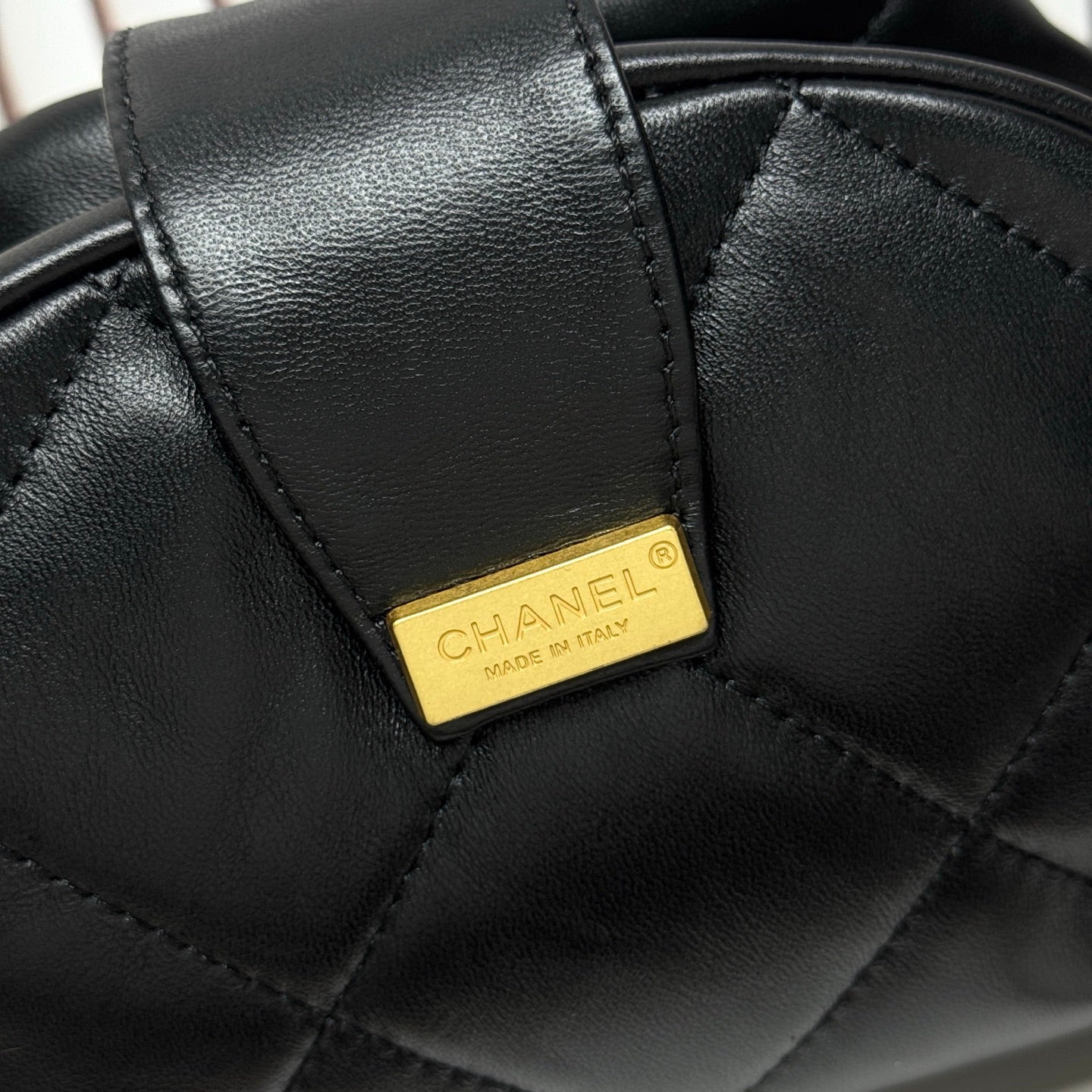 15RC49BDE Stylish leather bag