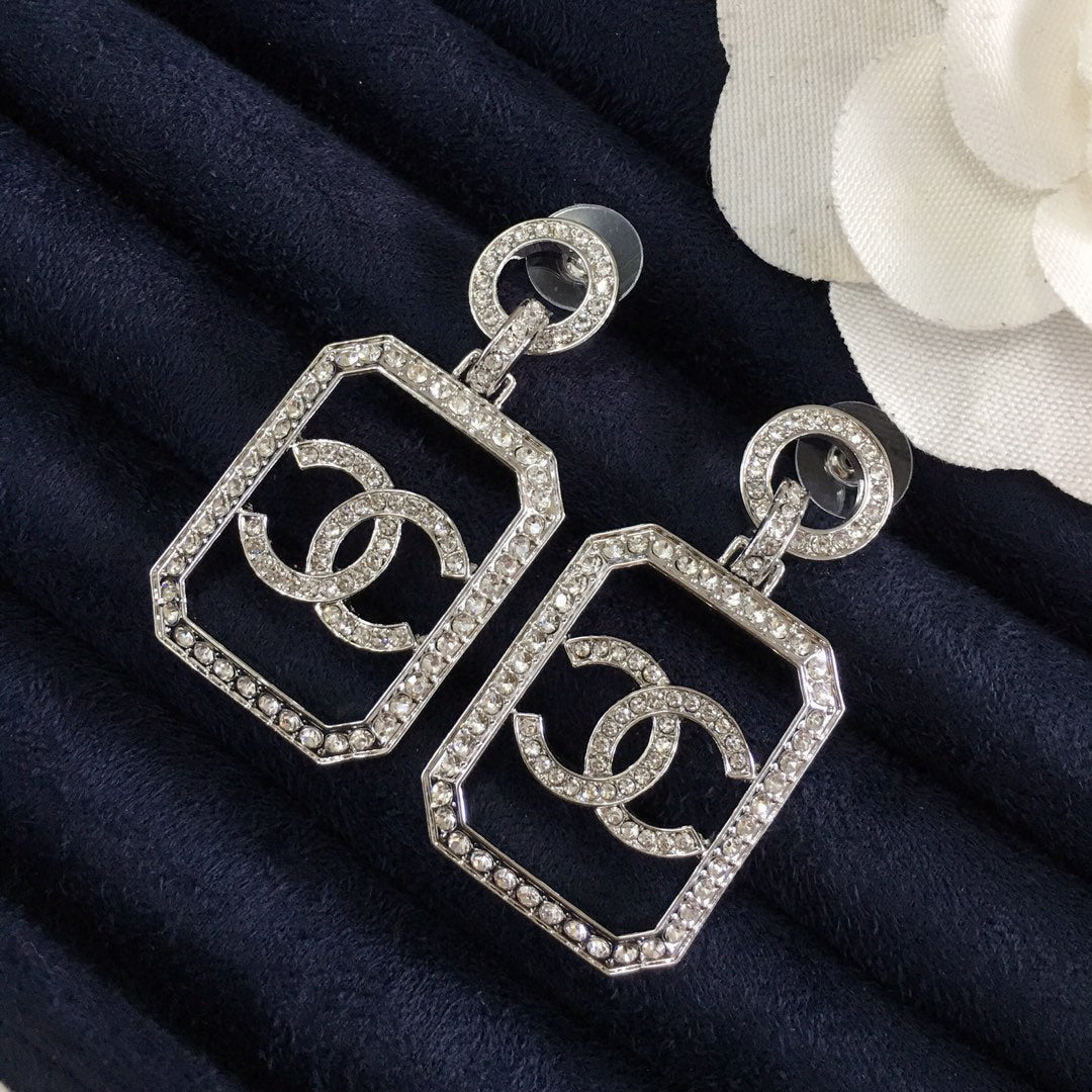 14C60EDE Stylish Earrings