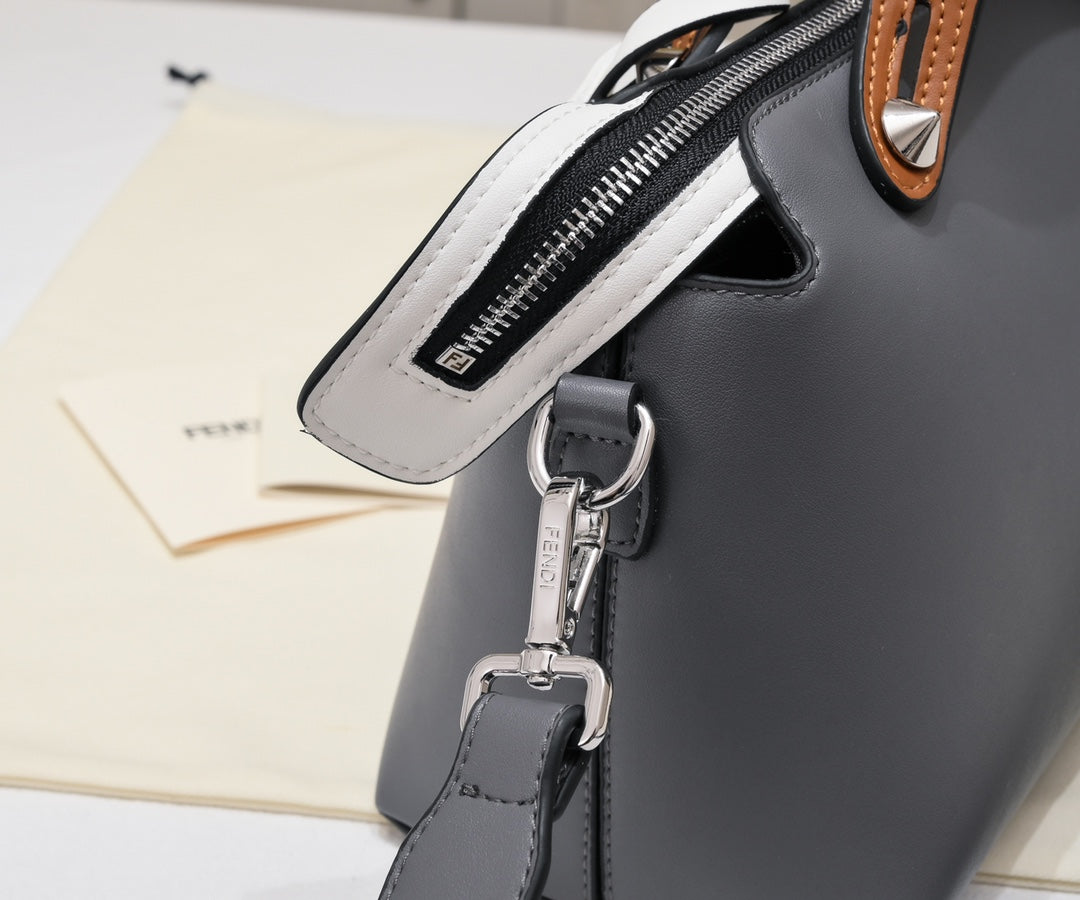 2XF132BDE Stylish leather bag 