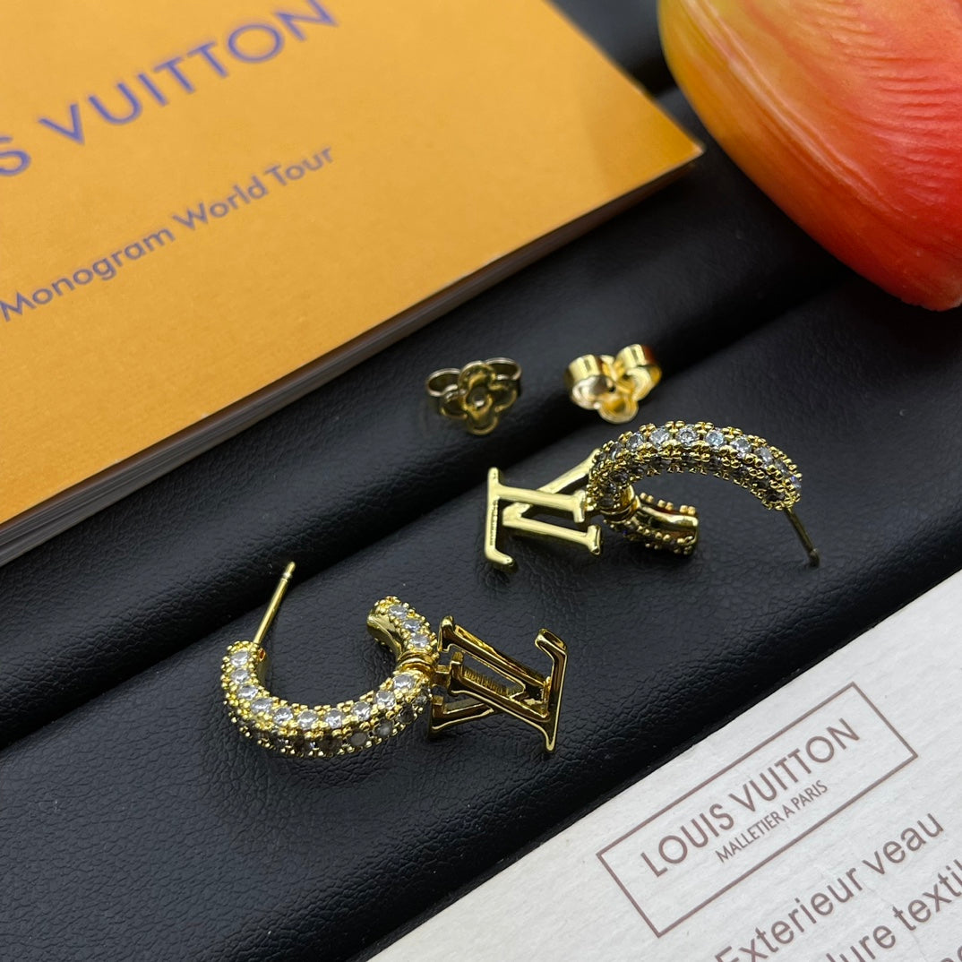 14E609EDE Stylish Earrings