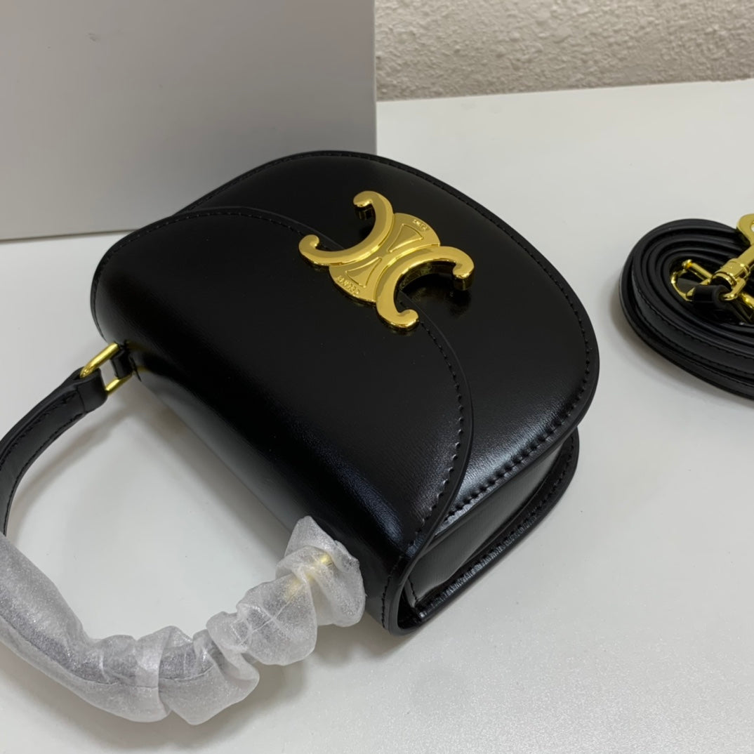 1XCL40BDE Stylish leather bag 