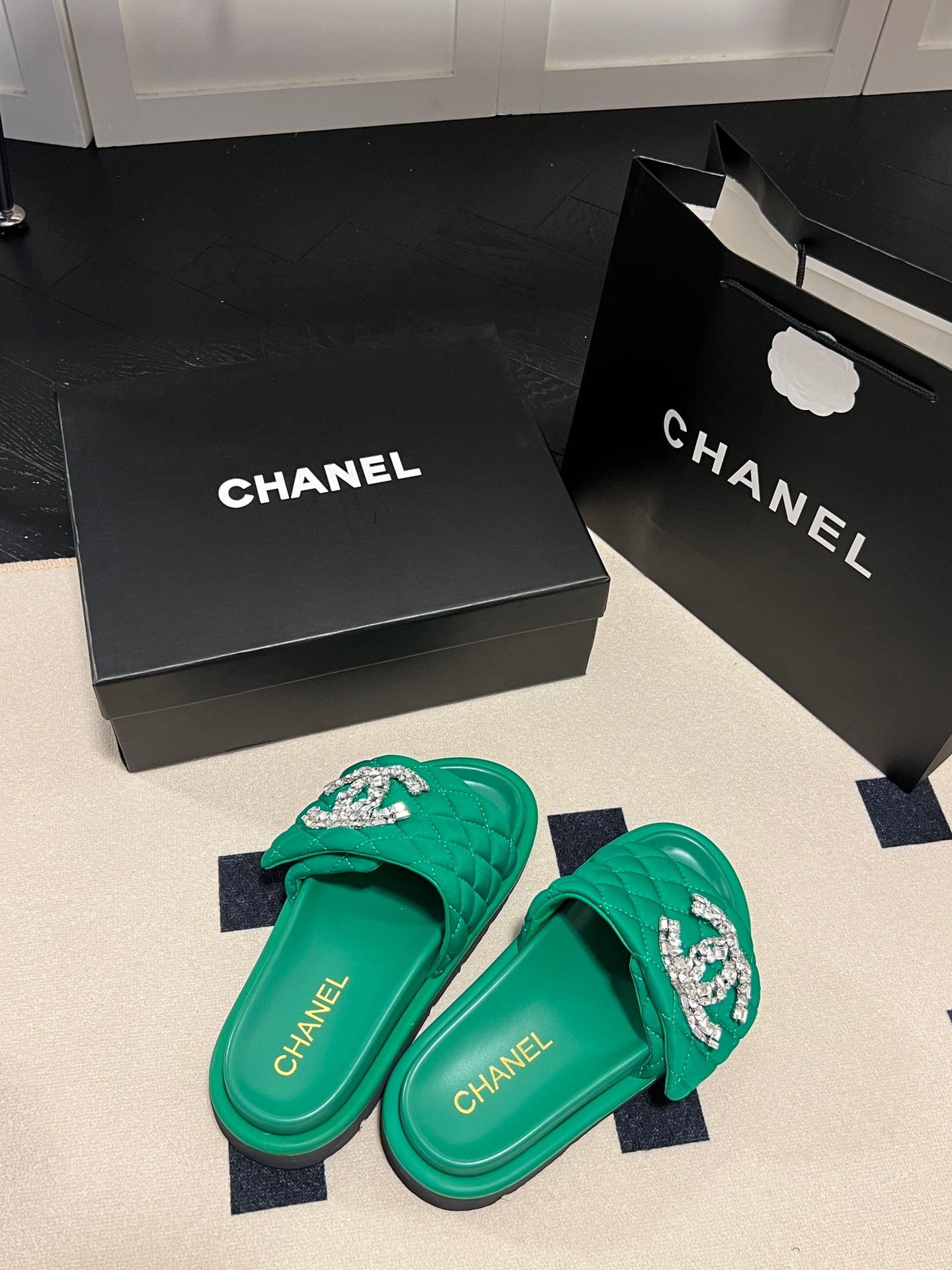 14C93ZDE Stylish Slippers