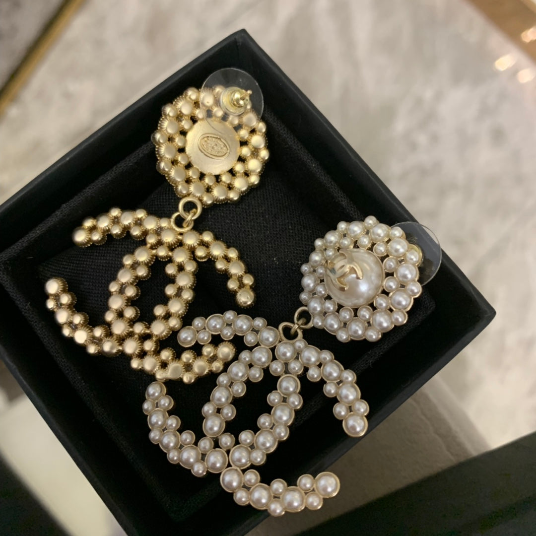 14C18EDE Stylish Earrings