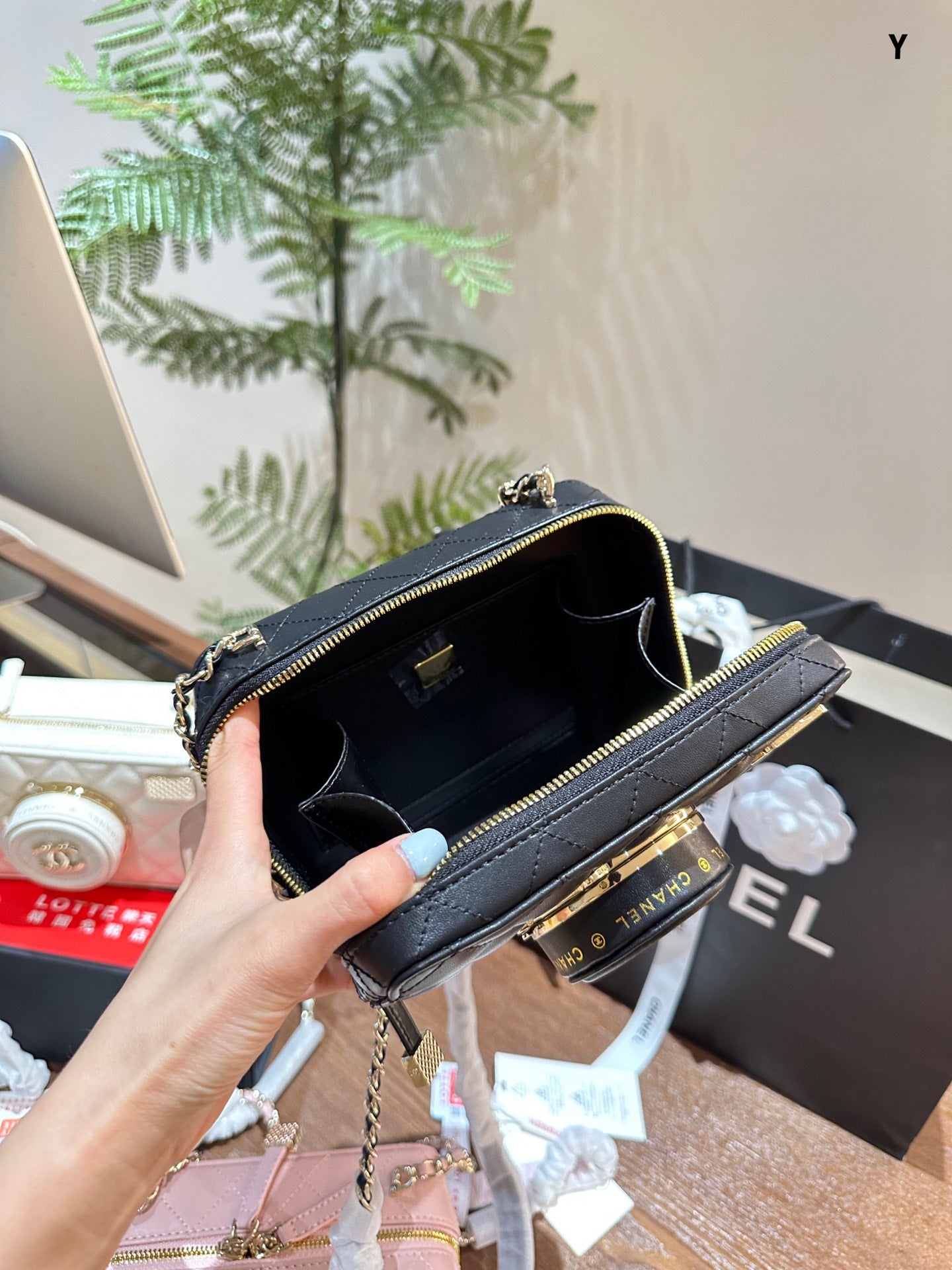 6XC420BDE Stylish Camera Bag