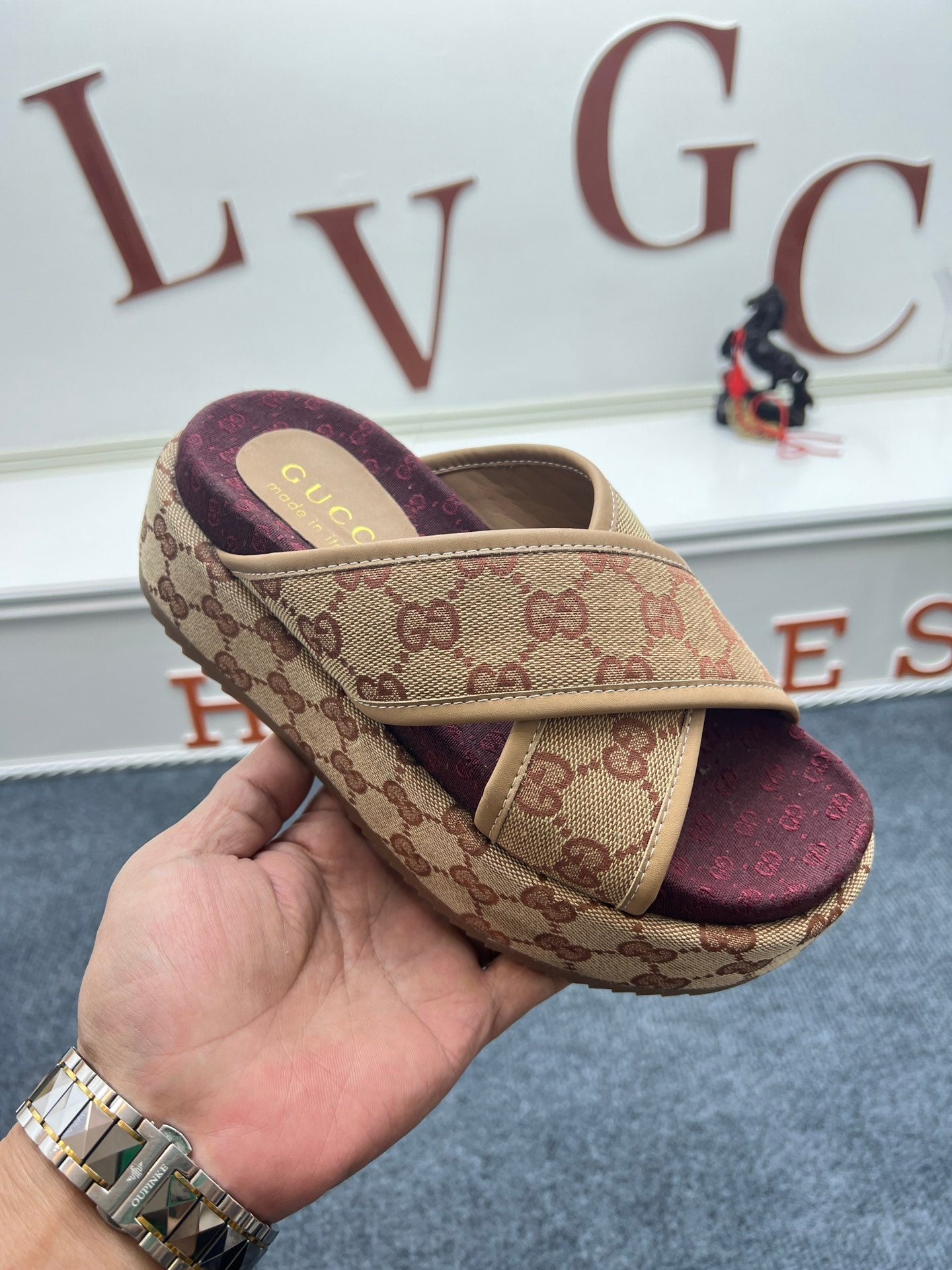 5YB69ZDE Stylish Slippers