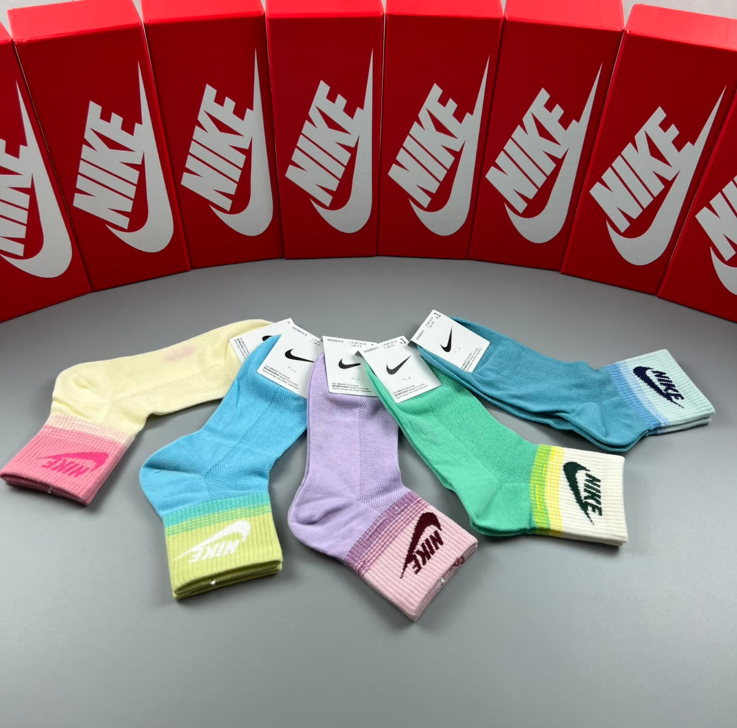 235QA70SDE Stylish socks(5 pairs )