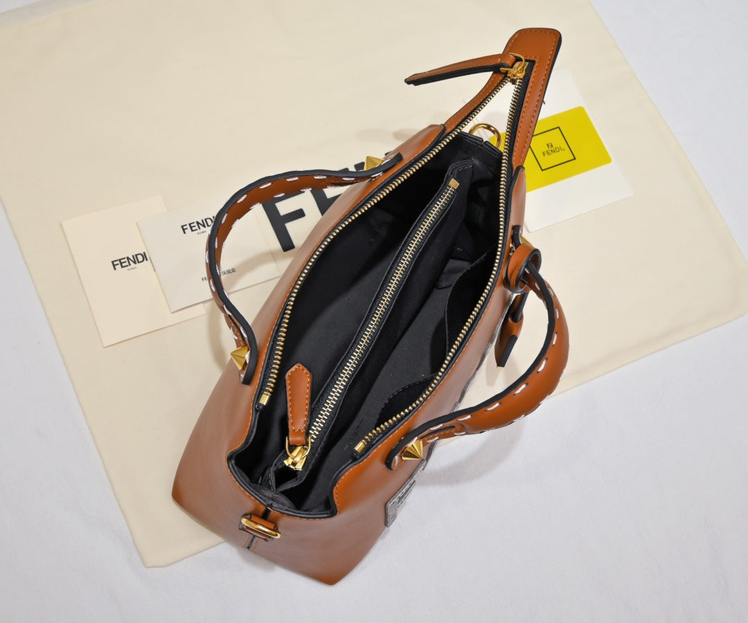 1WF110BDE Stylish leather bag