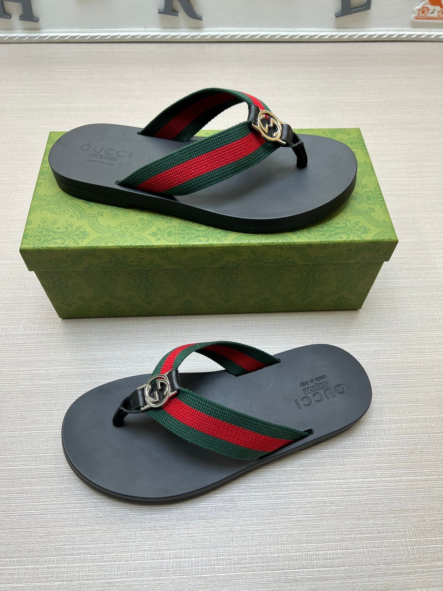54B13ZDE Stylish slippers