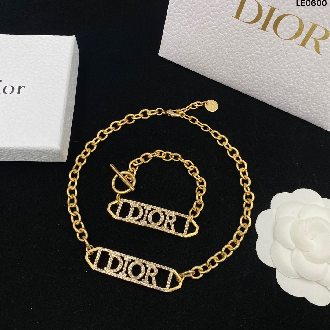 165ND7XDE Stylish  Bracelets